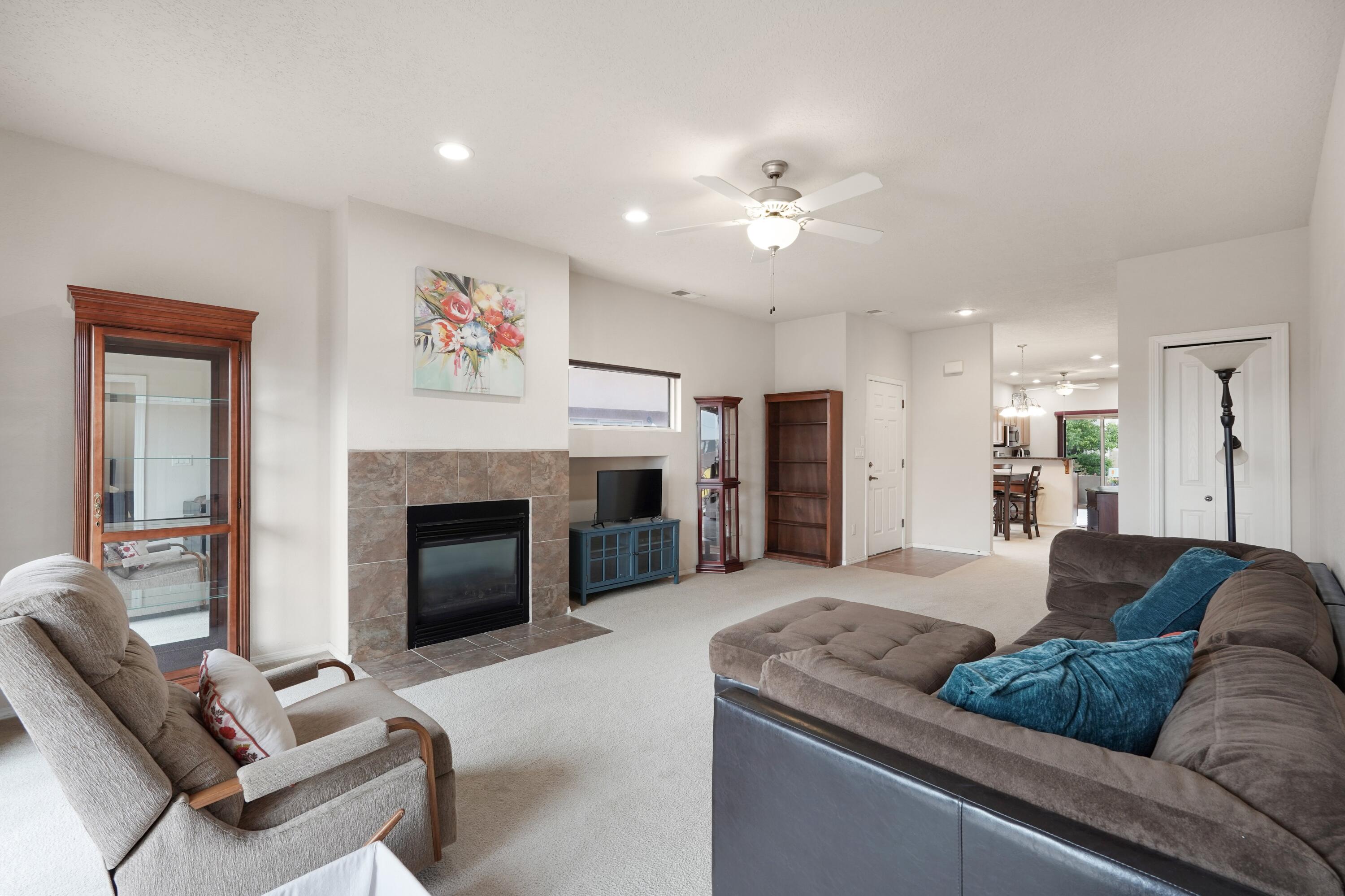 Photo 12 — 4424 Desert Lily Court SE