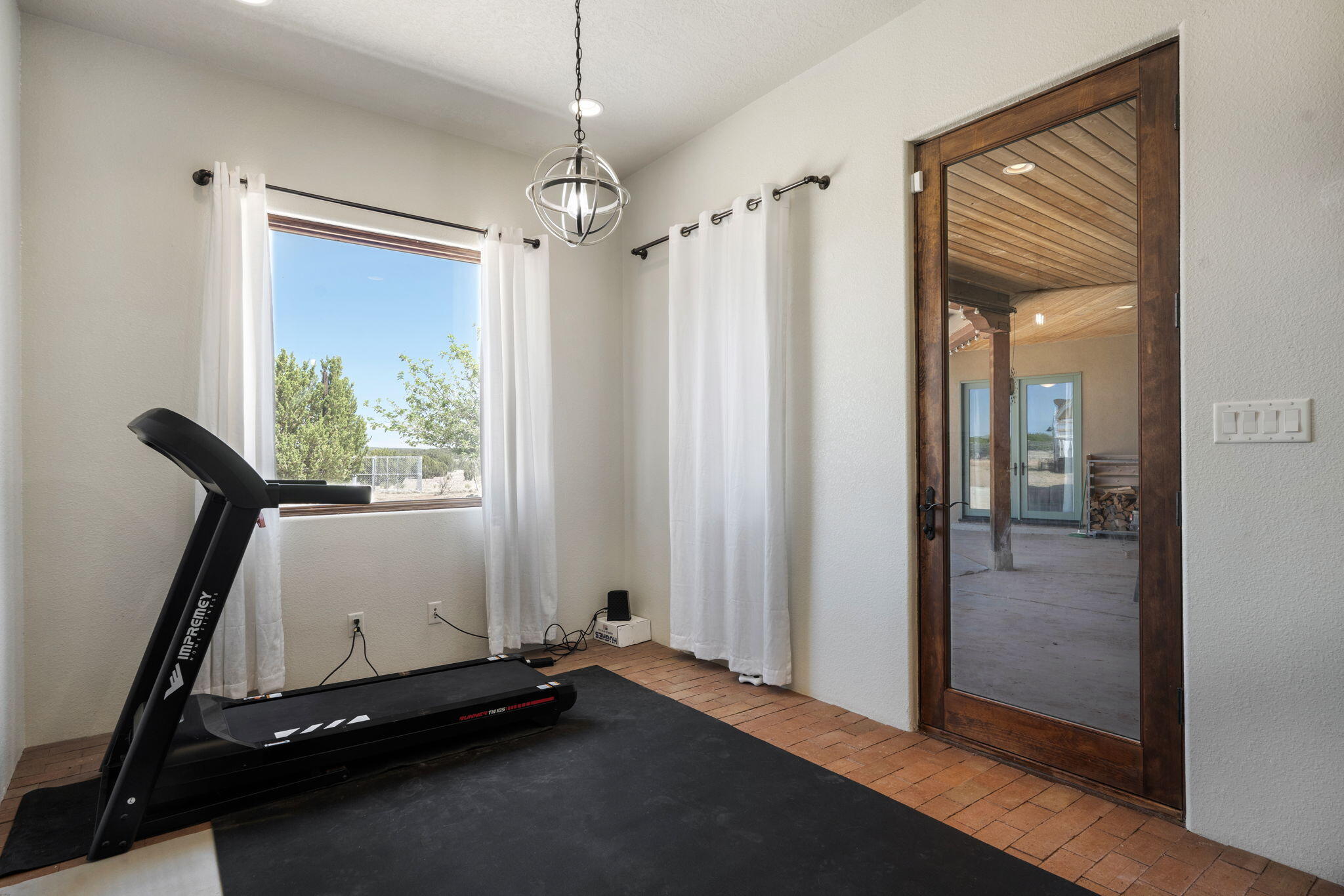 Photo 10 — 168 Lesperance Road