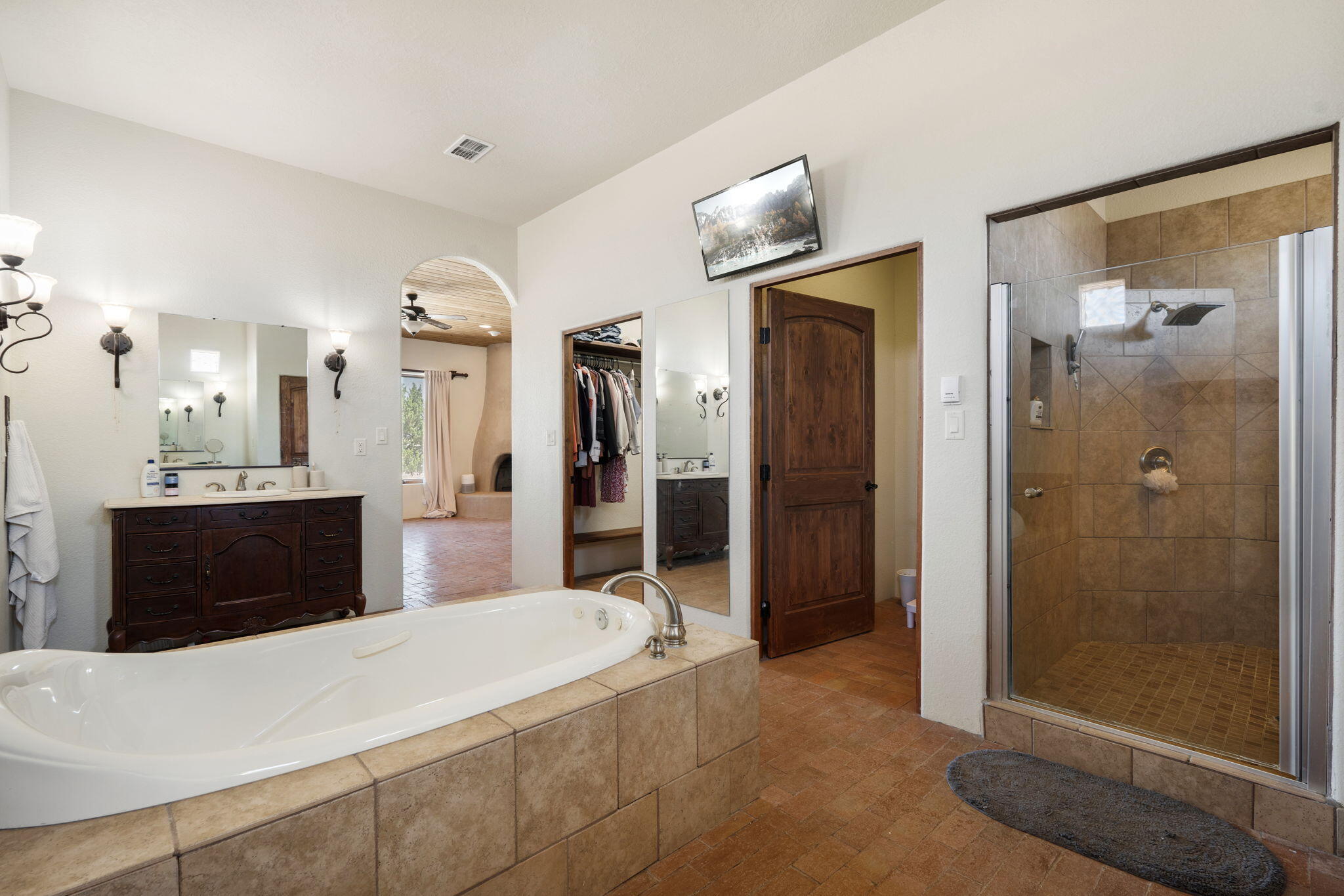 Photo 18 — 168 Lesperance Road