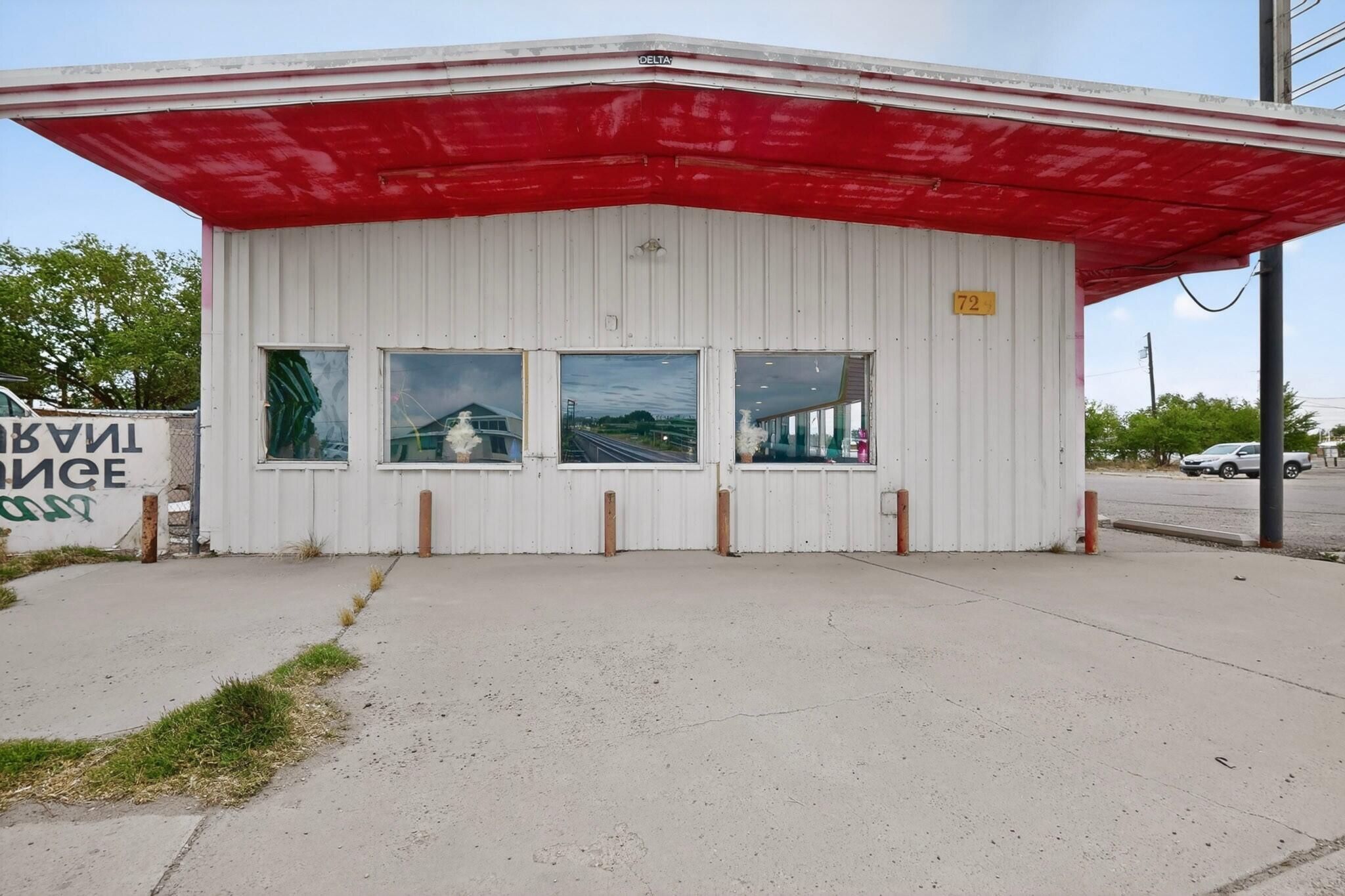 Photo 15 — 724 N Main Street