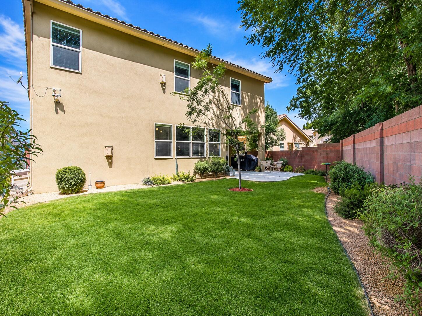 Photo 2 — 608 Bosque Verde Lane NW