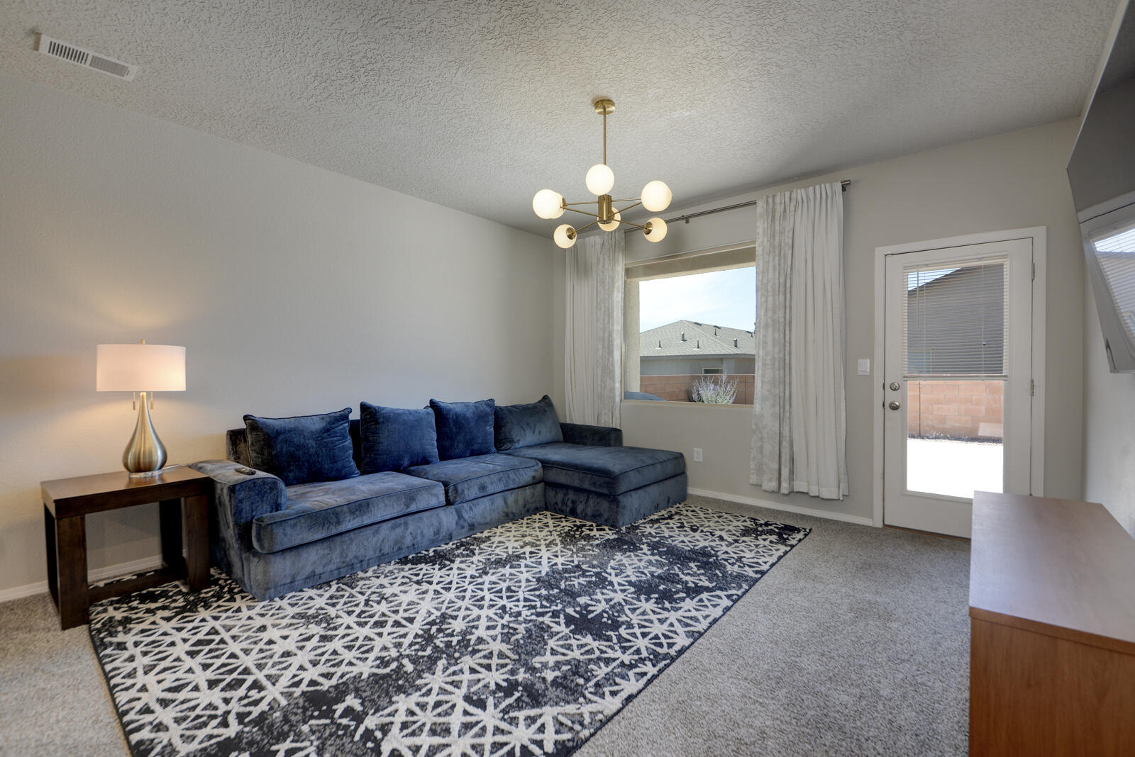 Photo 18 — 10658 Valedon Lane SW