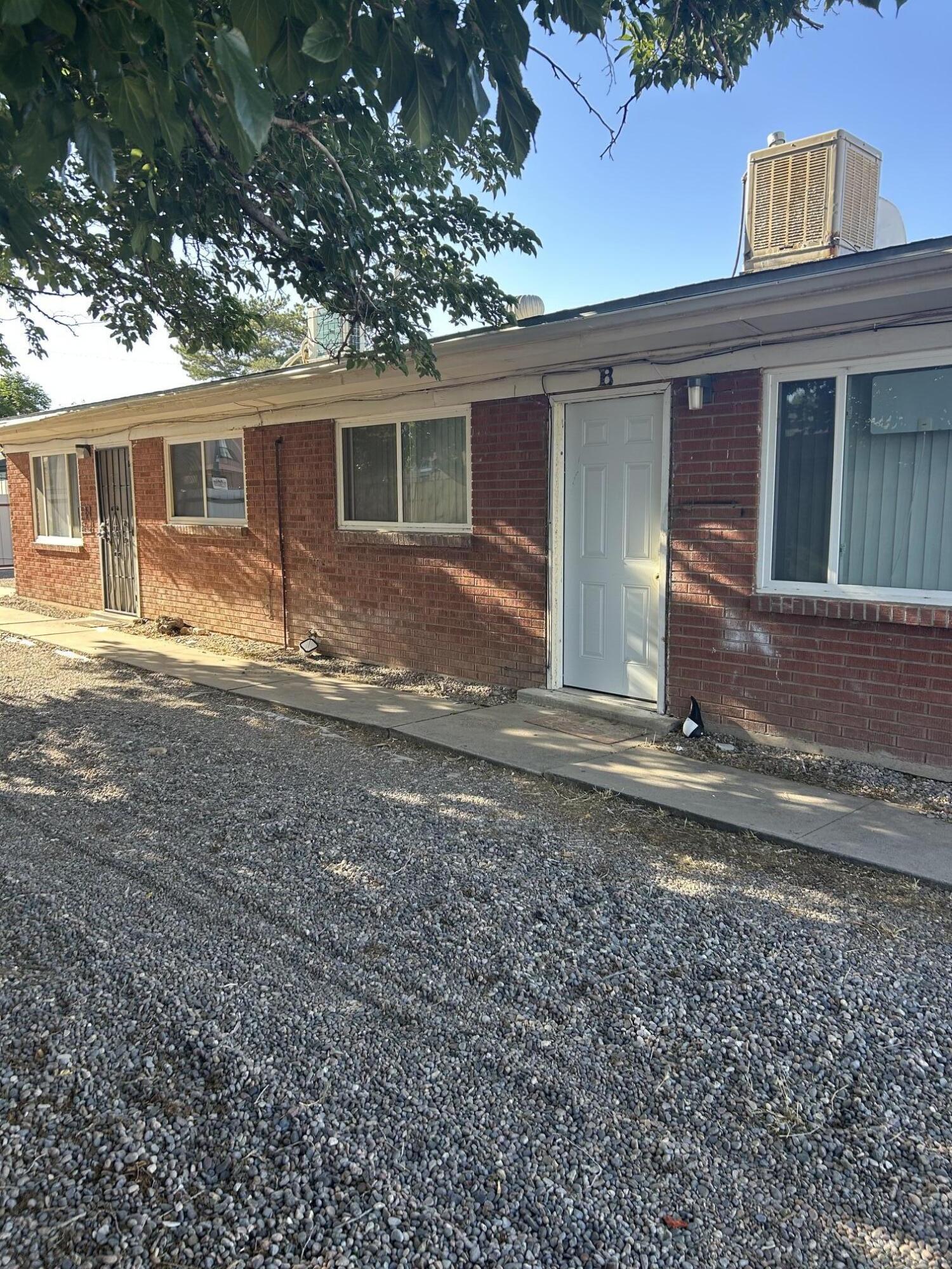 633 Grove Street SE, Albuquerque, NM 87108