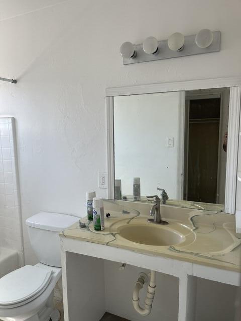 Photo 4 — 633 Grove Street SE