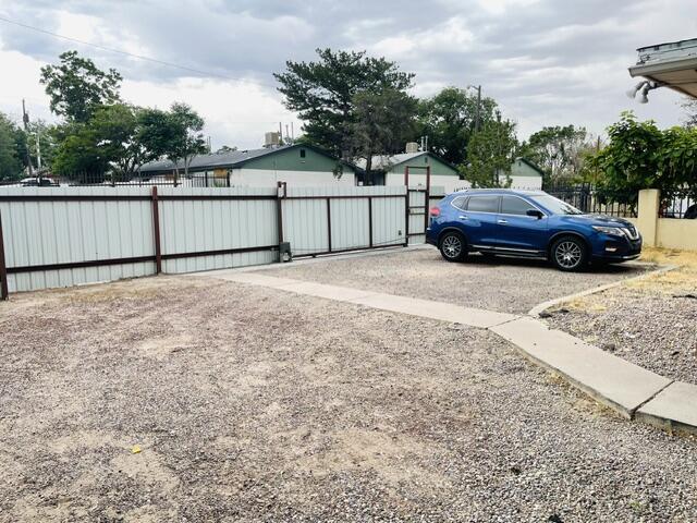 Photo 17 — 633 Grove Street SE