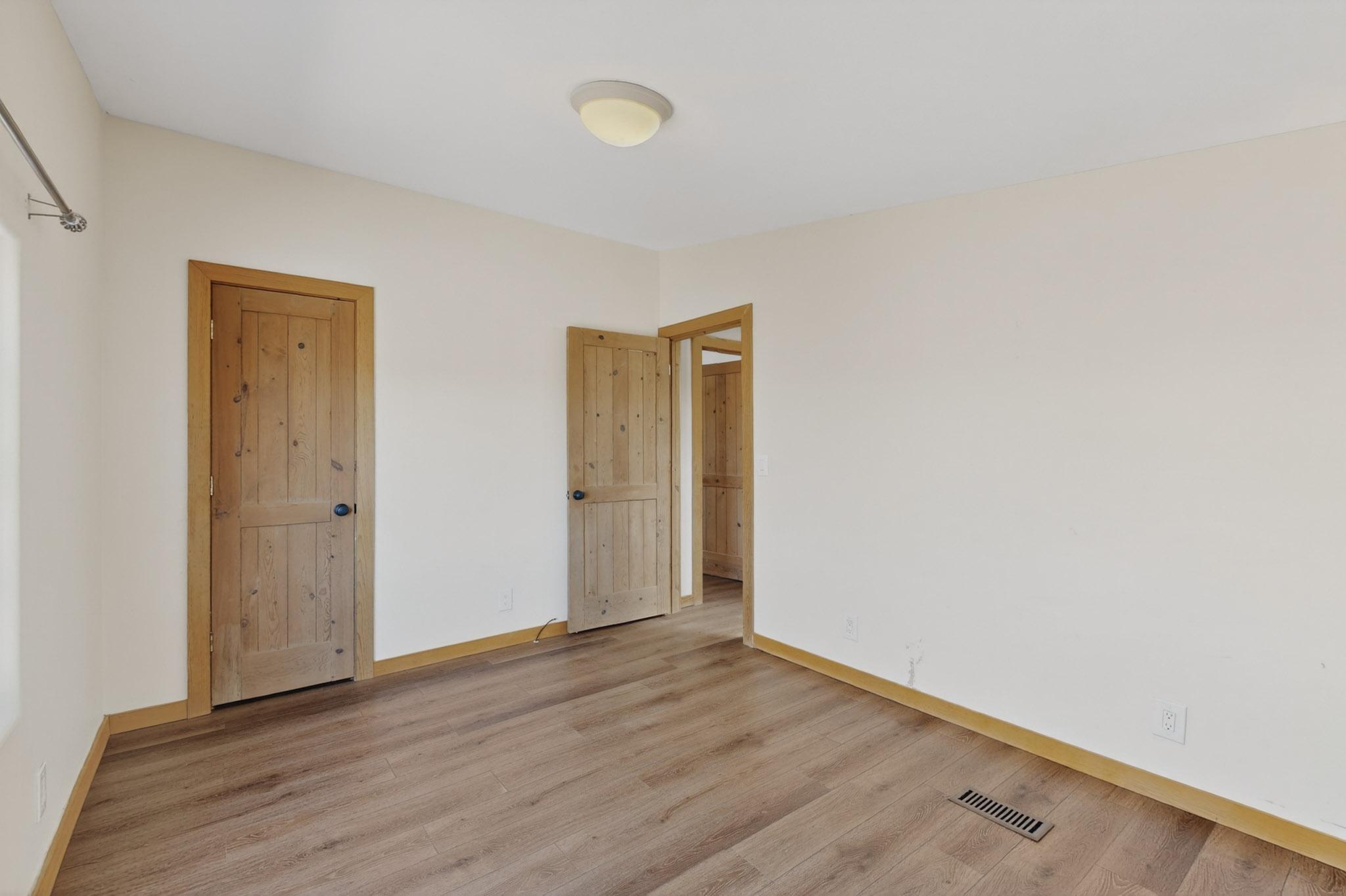 Photo 2 — 5 Wide View Lane