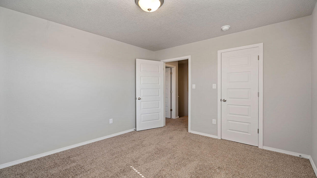 Photo 11 — 2409 Eglisfield Loop NE
