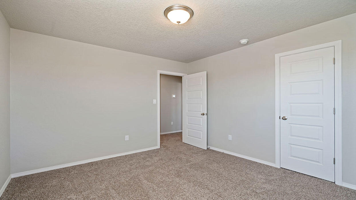 Photo 5 — 2409 Eglisfield Loop NE