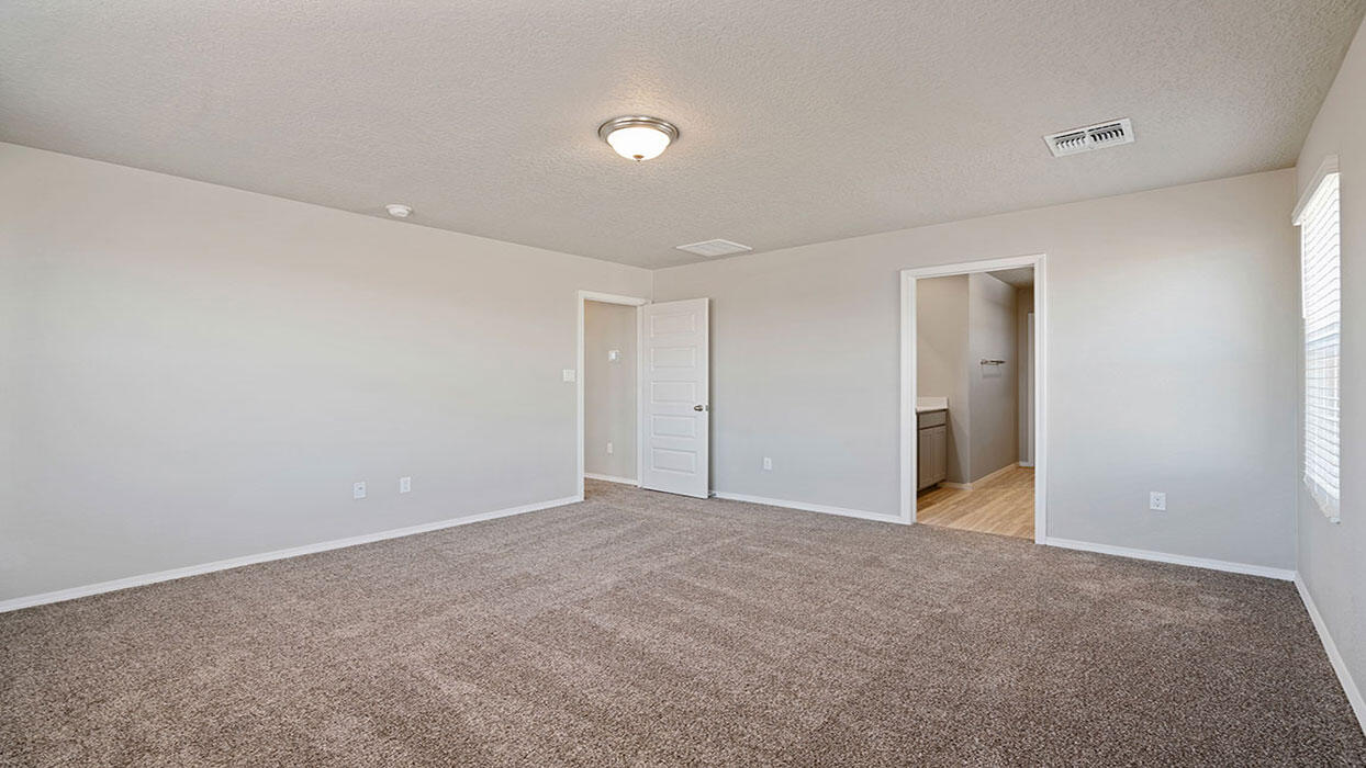 Photo 4 — 2409 Eglisfield Loop NE