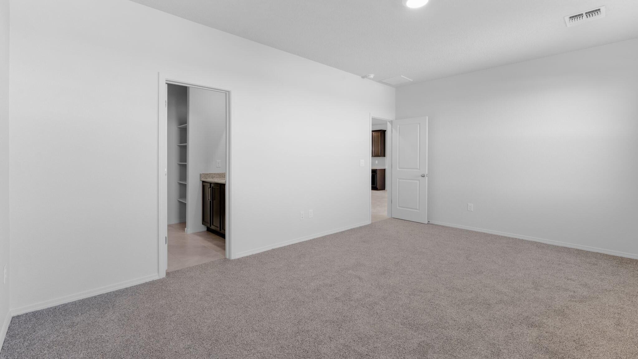 Photo 18 — 2421 Eglisfield Loop NE