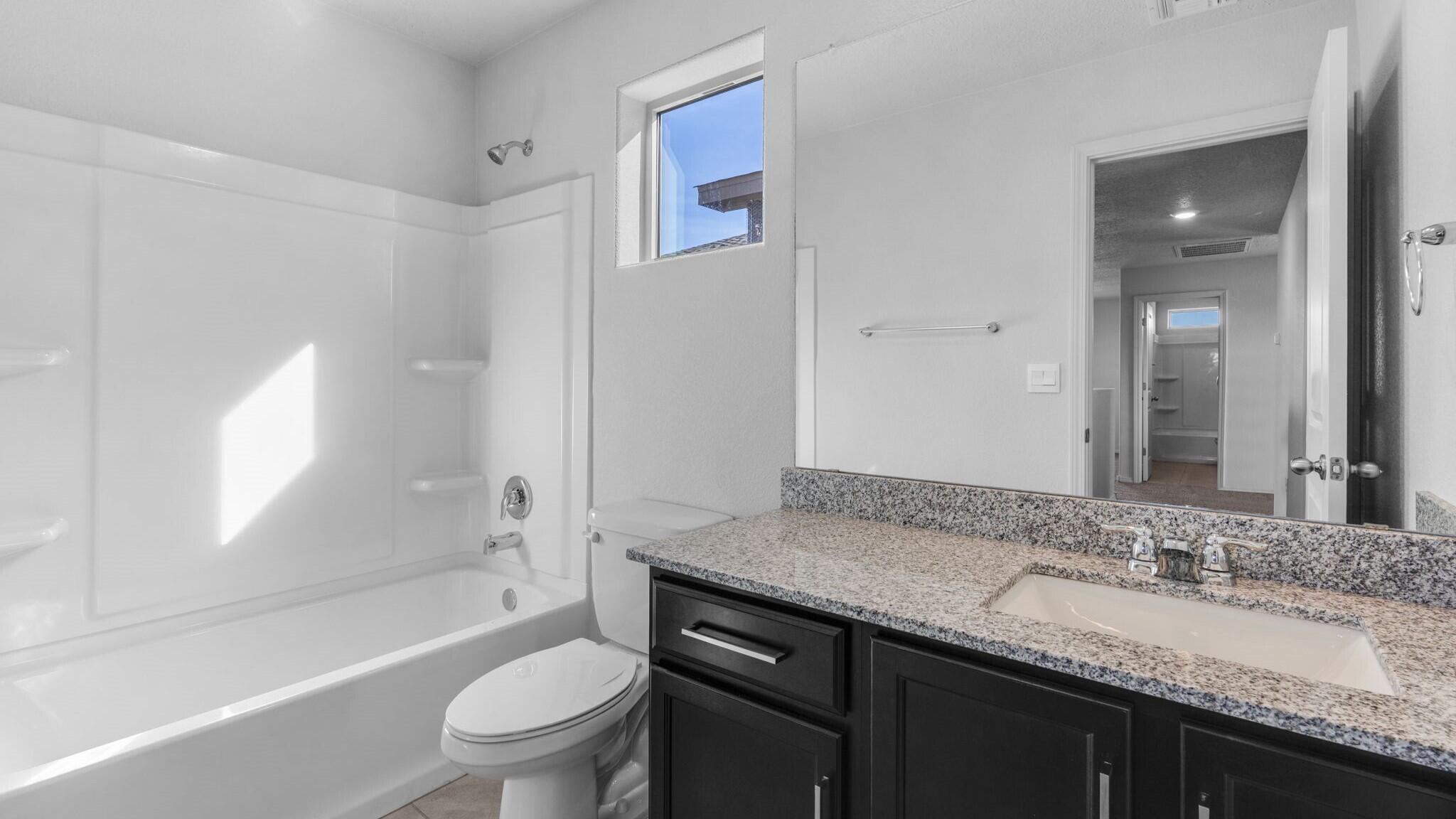 Photo 4 — 2421 Eglisfield Loop NE