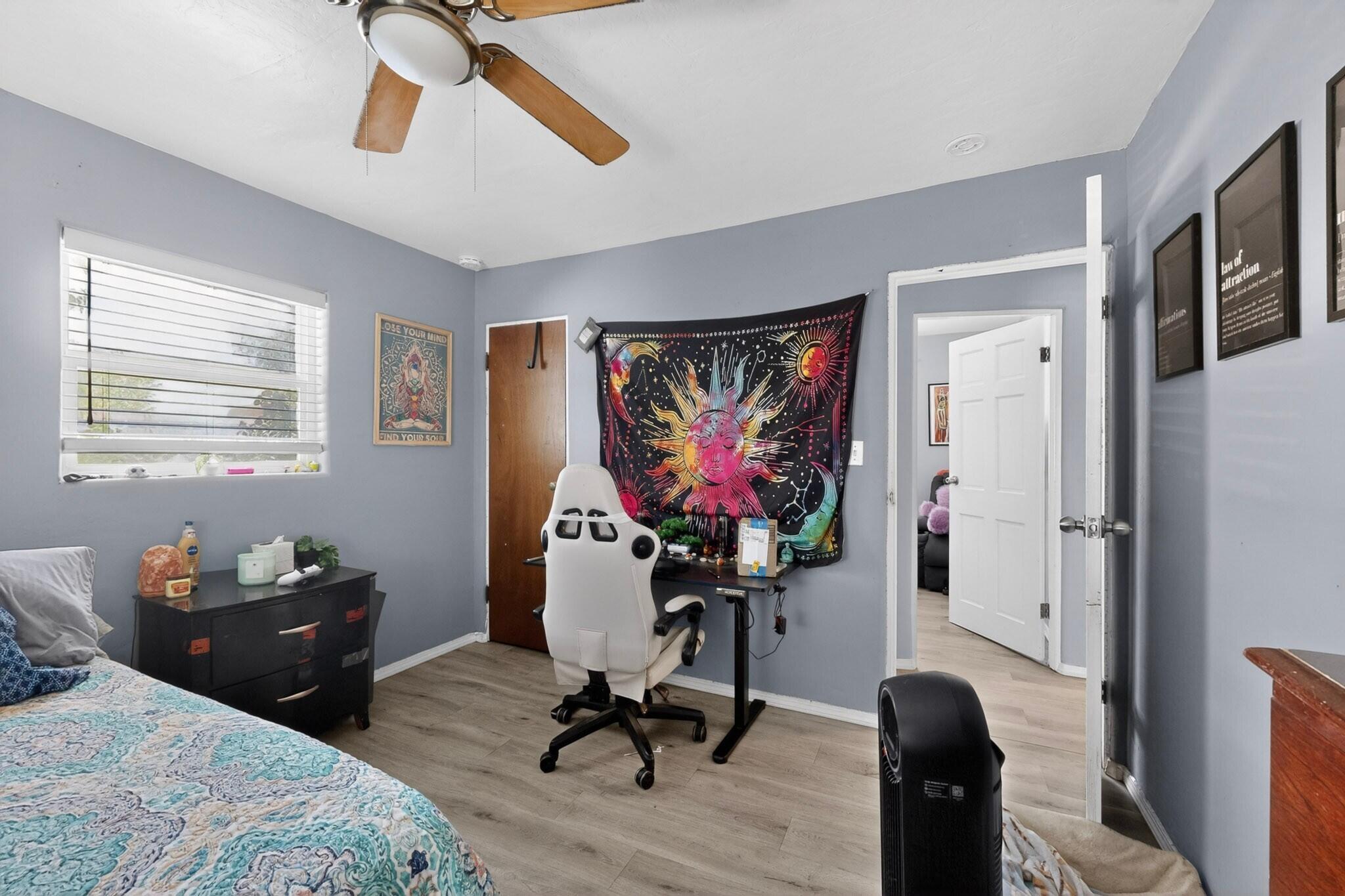 Photo 2 — 413 Arbor Place NE