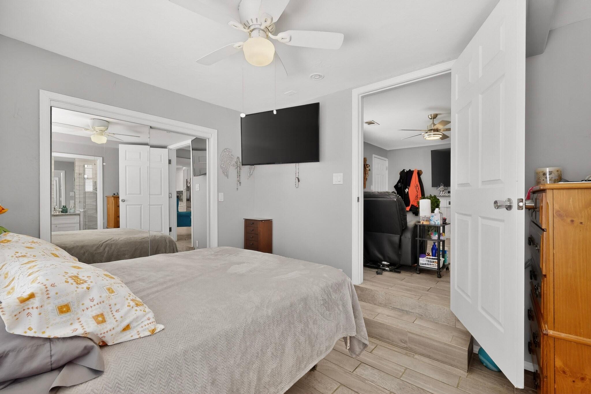 Photo 3 — 413 Arbor Place NE