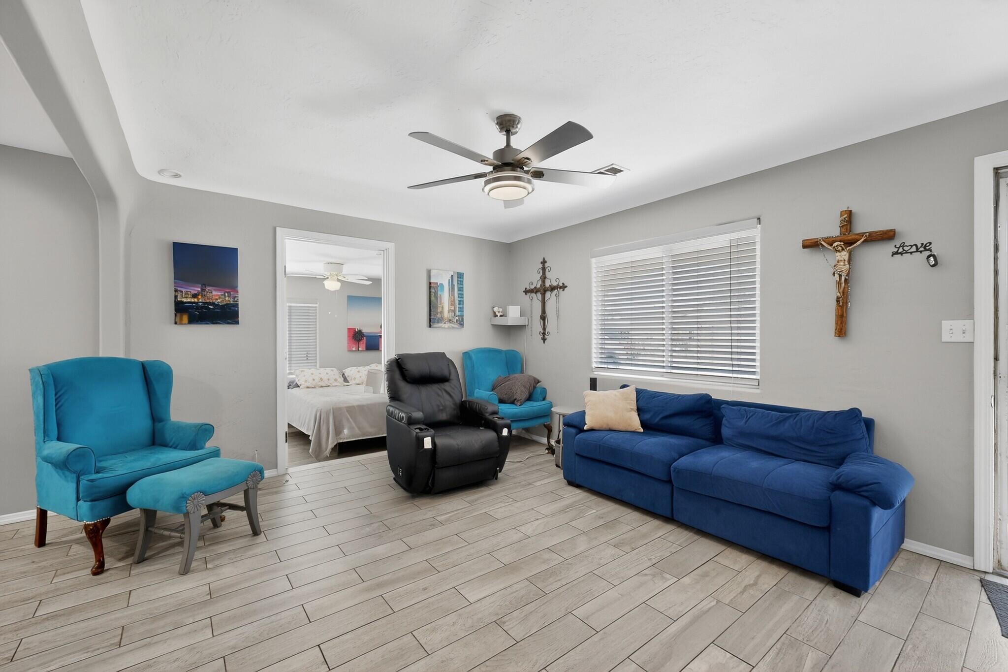 Photo 8 — 413 Arbor Place NE