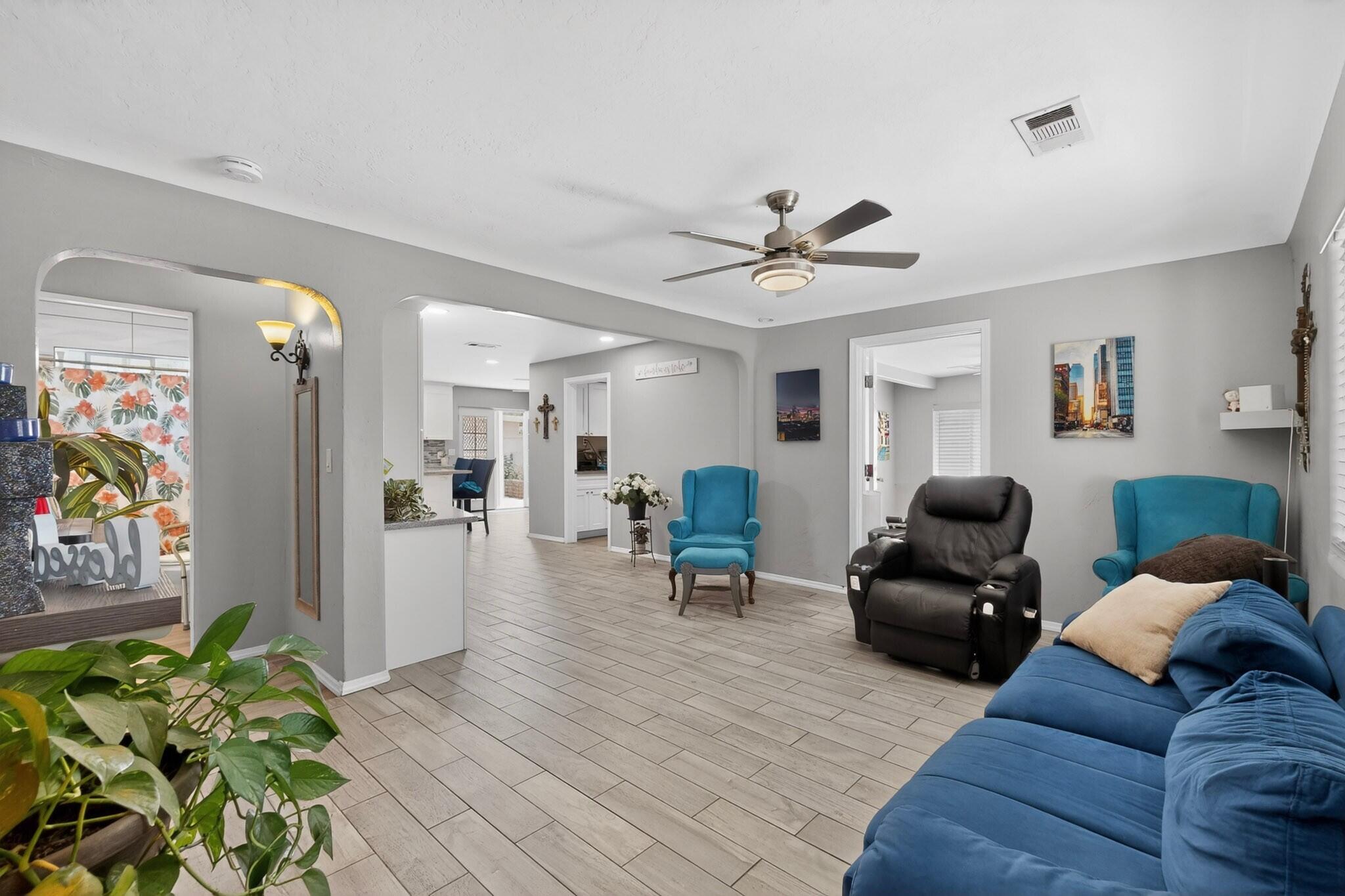 Photo 10 — 413 Arbor Place NE