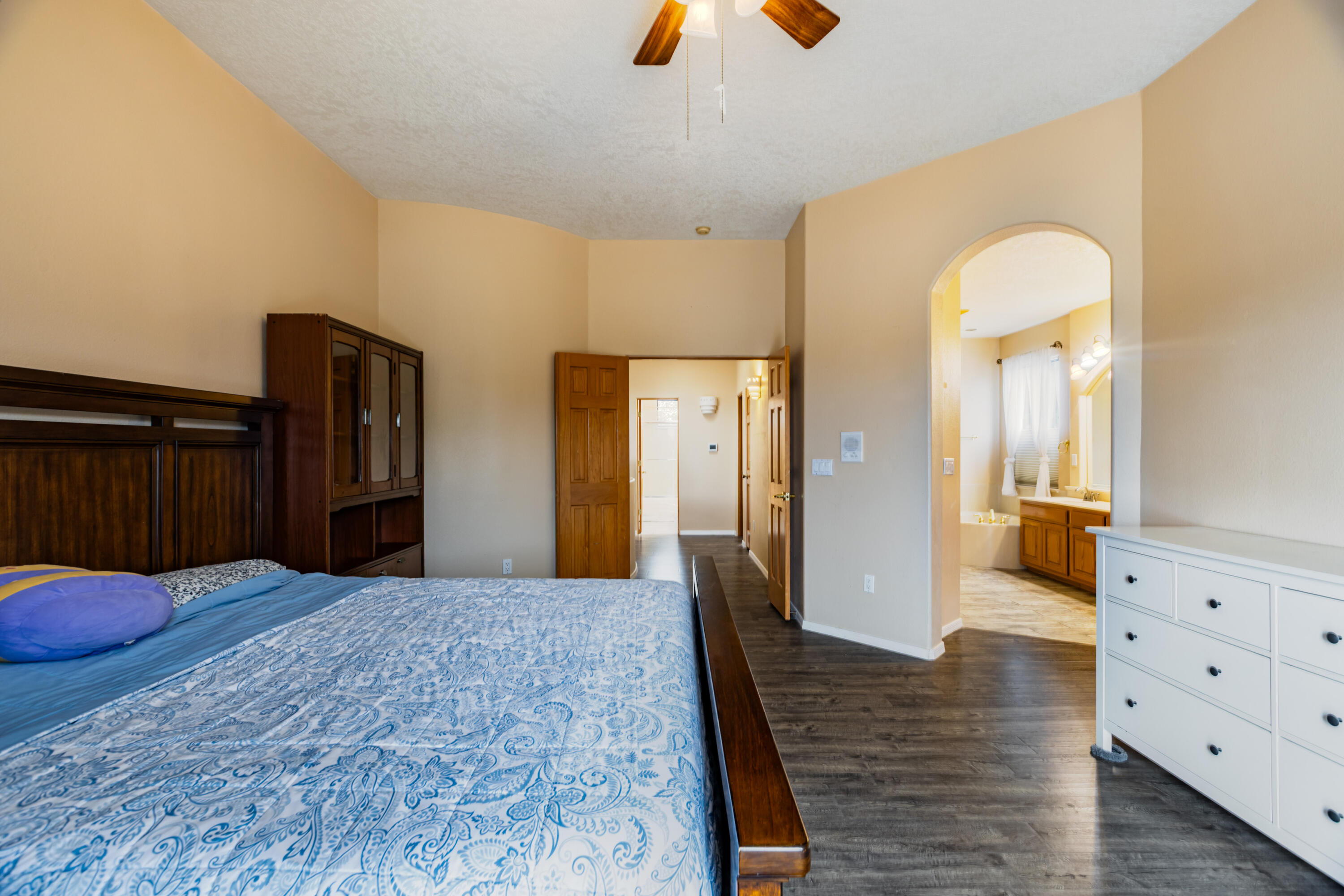 Photo 17 — 9005 Corona Avenue NE