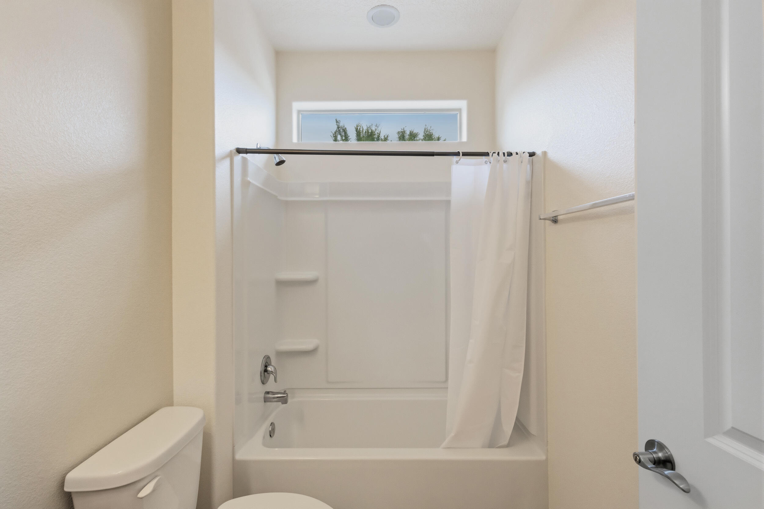 Photo 5 — 9340 Bear Lake Way NW