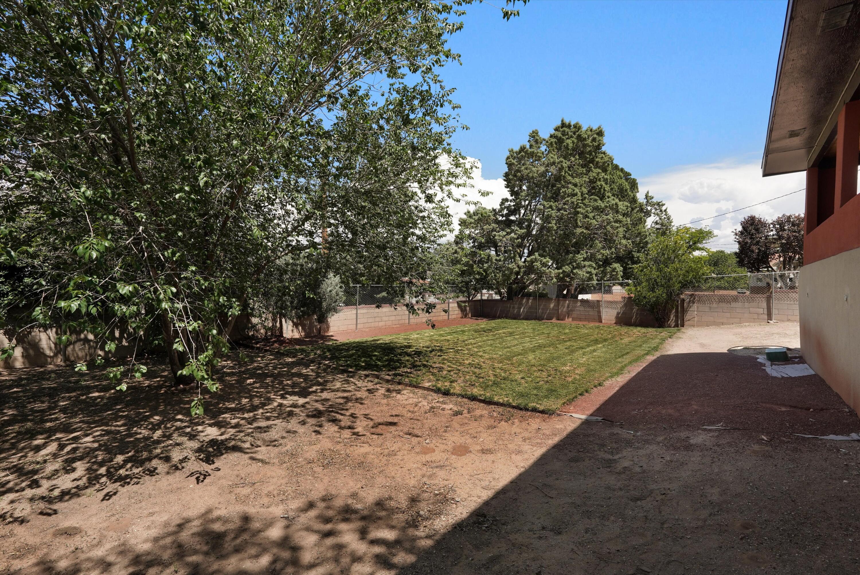 Photo 3 — 1712 Morningrise Place SE