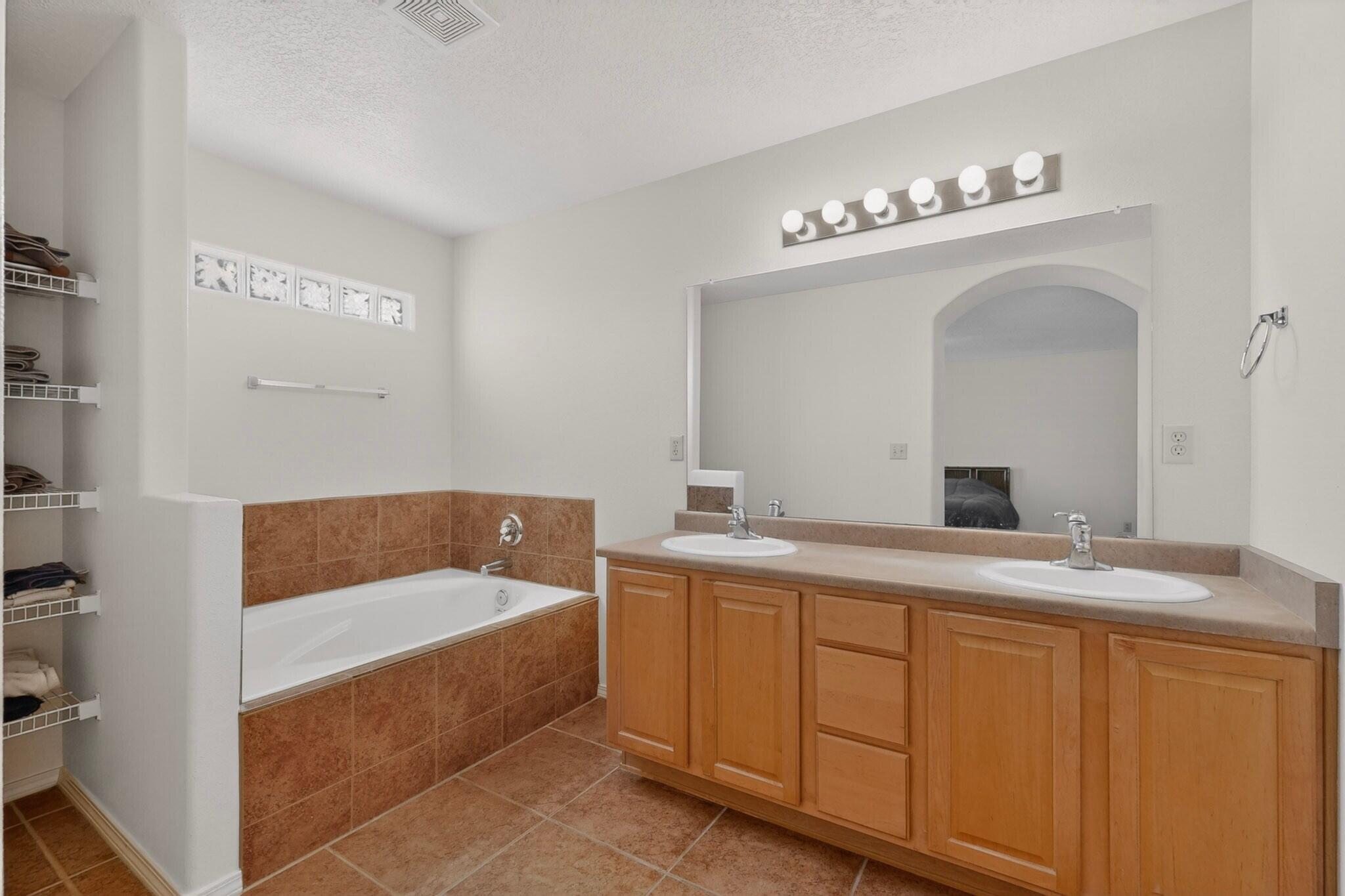 Photo 7 — 9232 Bluewood Lane NE