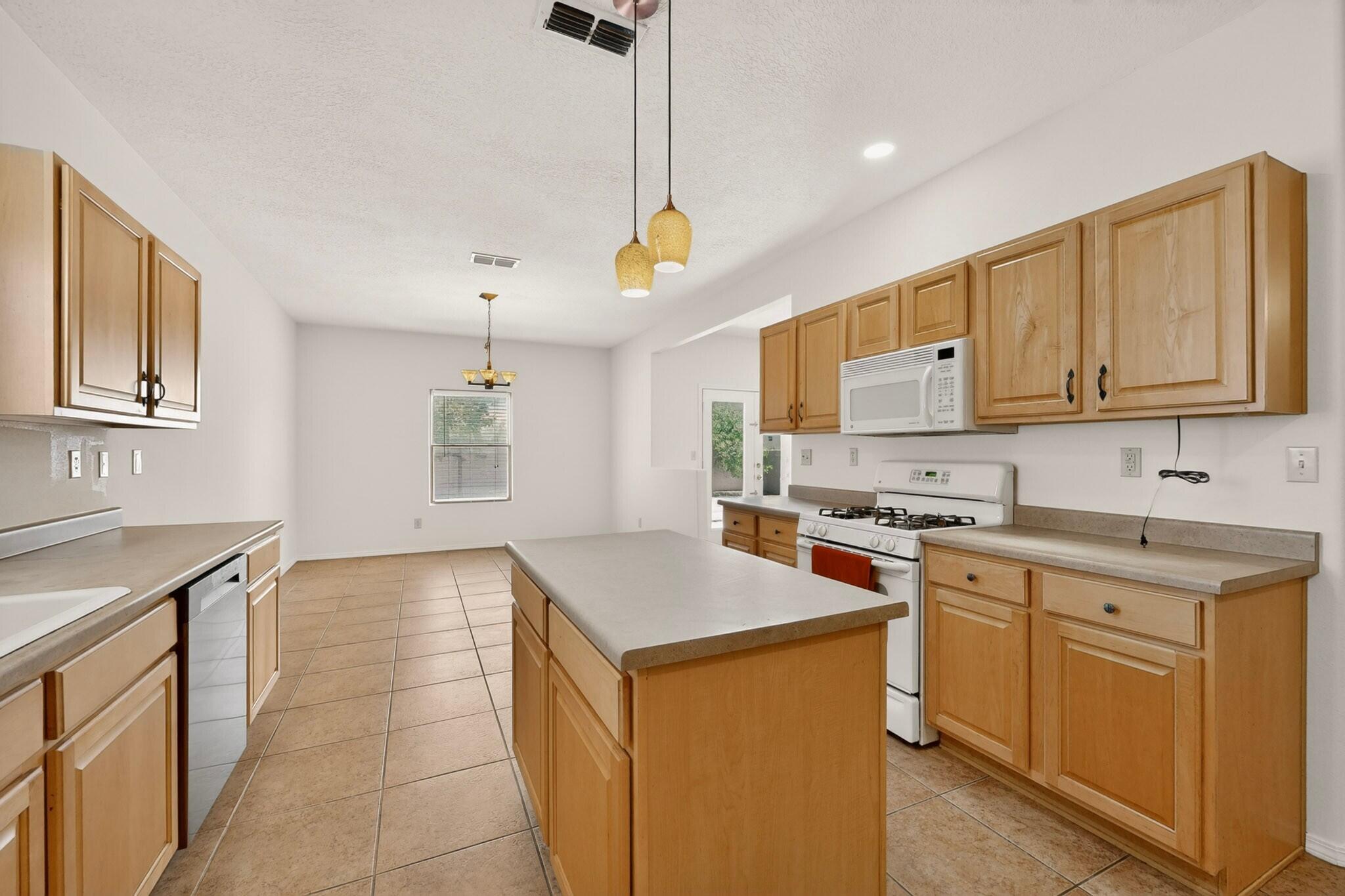 Photo 13 — 9232 Bluewood Lane NE