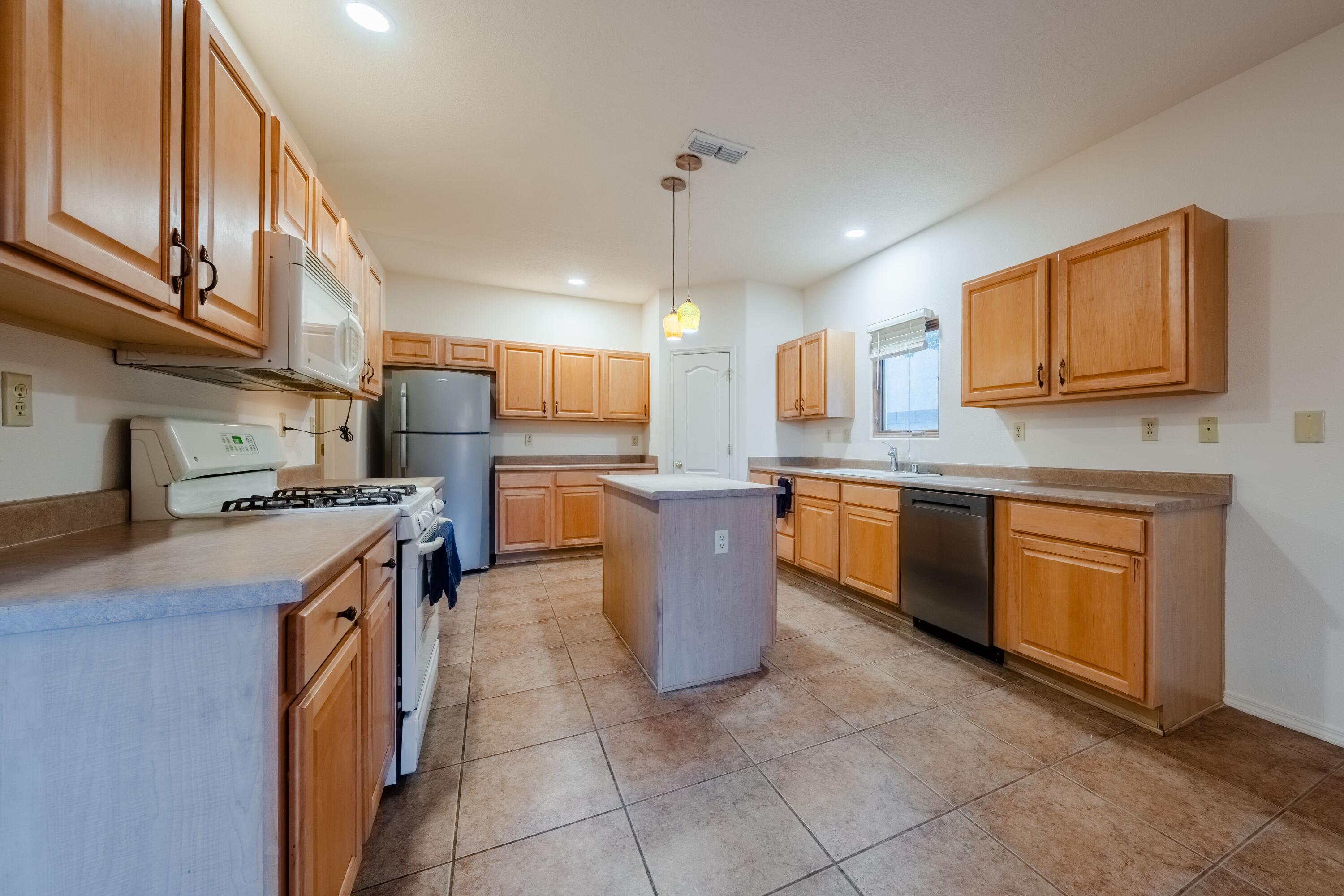 Photo 12 — 9232 Bluewood Lane NE