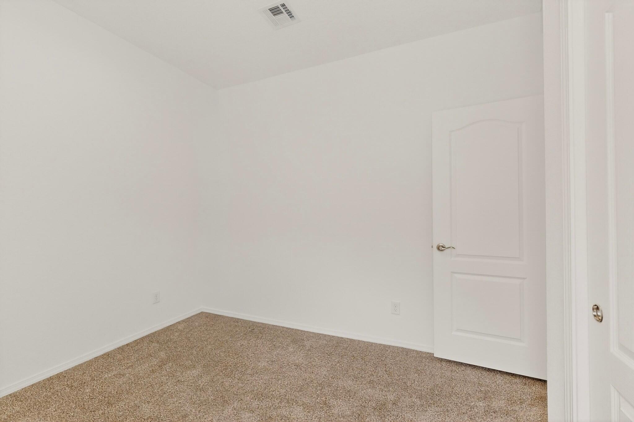 Photo 9 — 308 Prism Avenue SW
