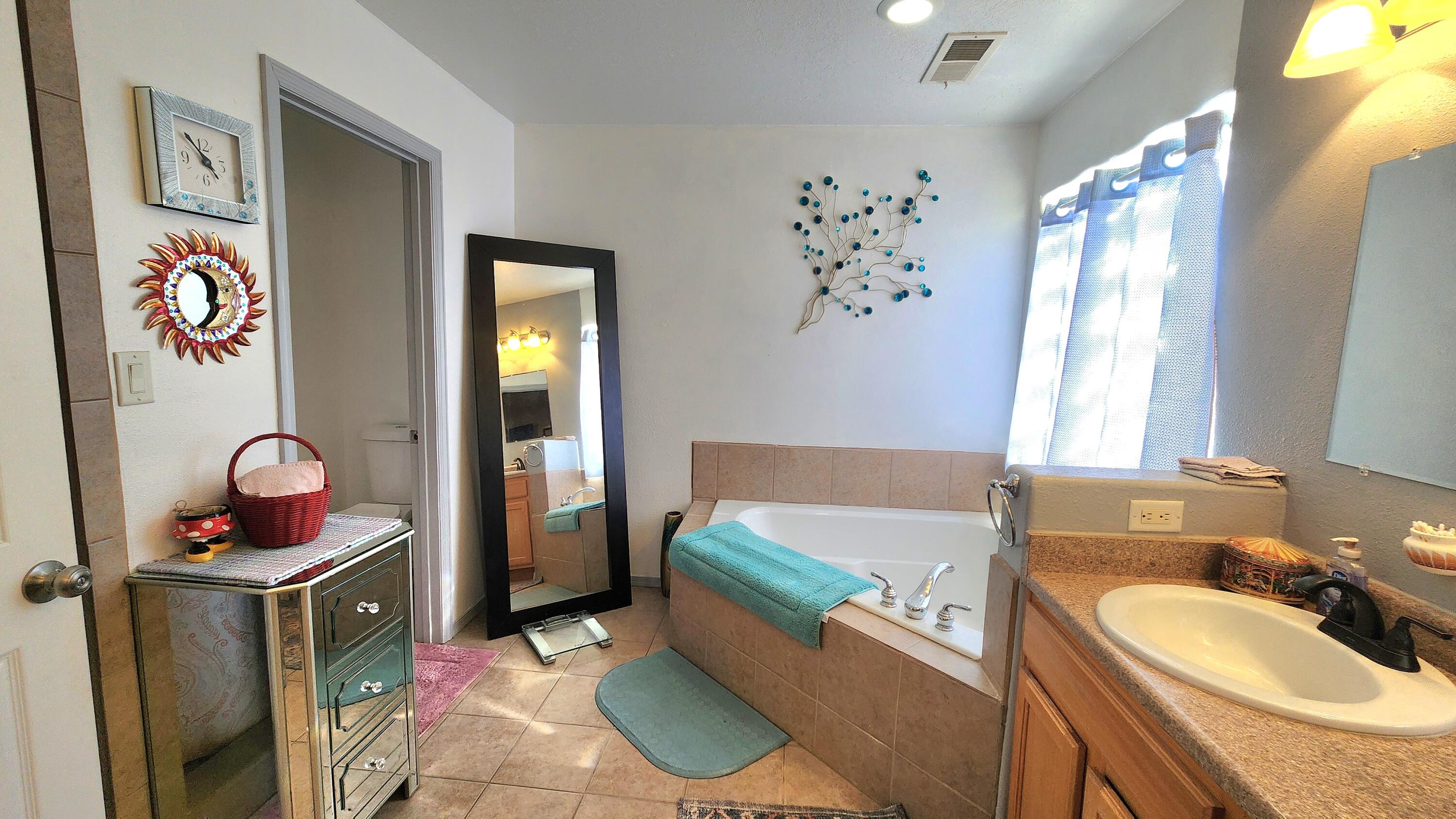 Photo 12 — 26 Rosa Avenue SW