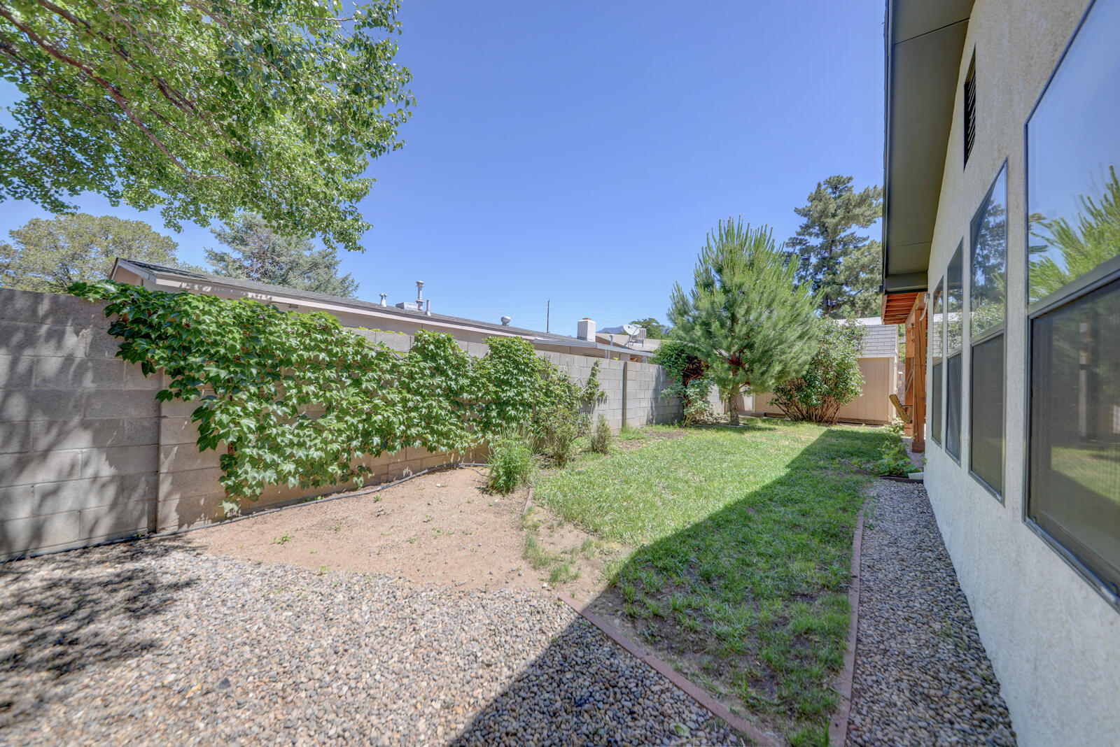 Photo 2 — 3805 Valerie Place NE