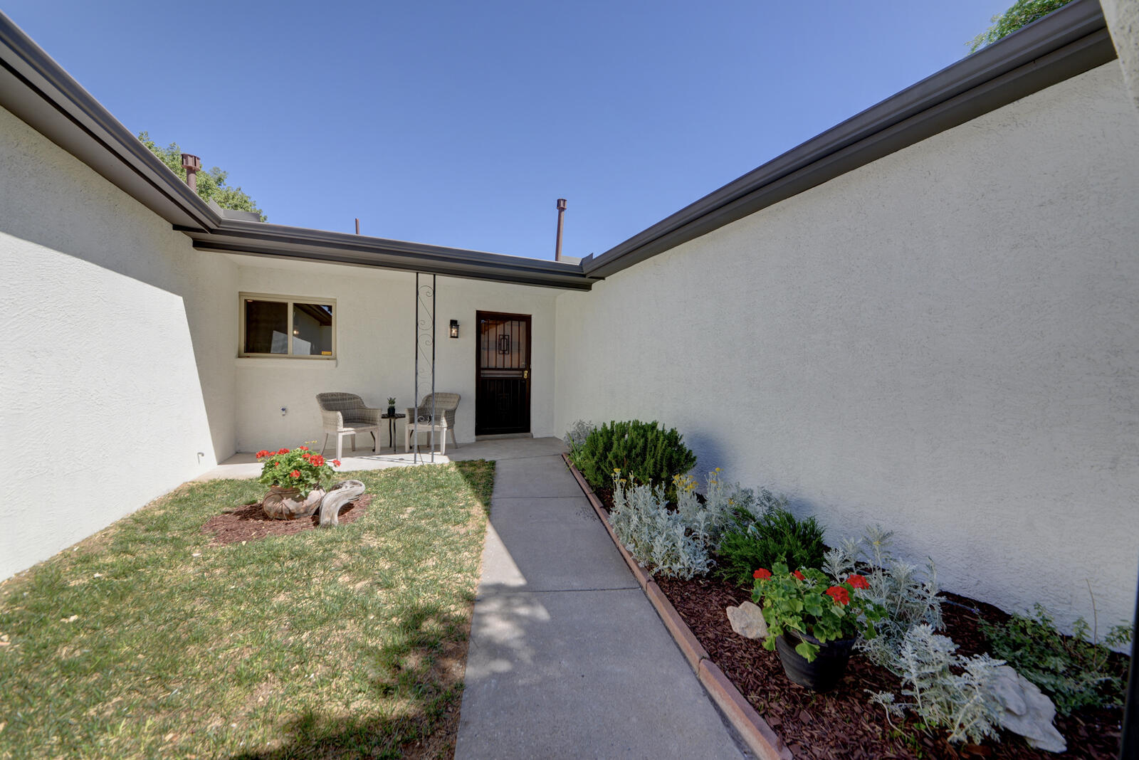 Photo 13 — 3805 Valerie Place NE