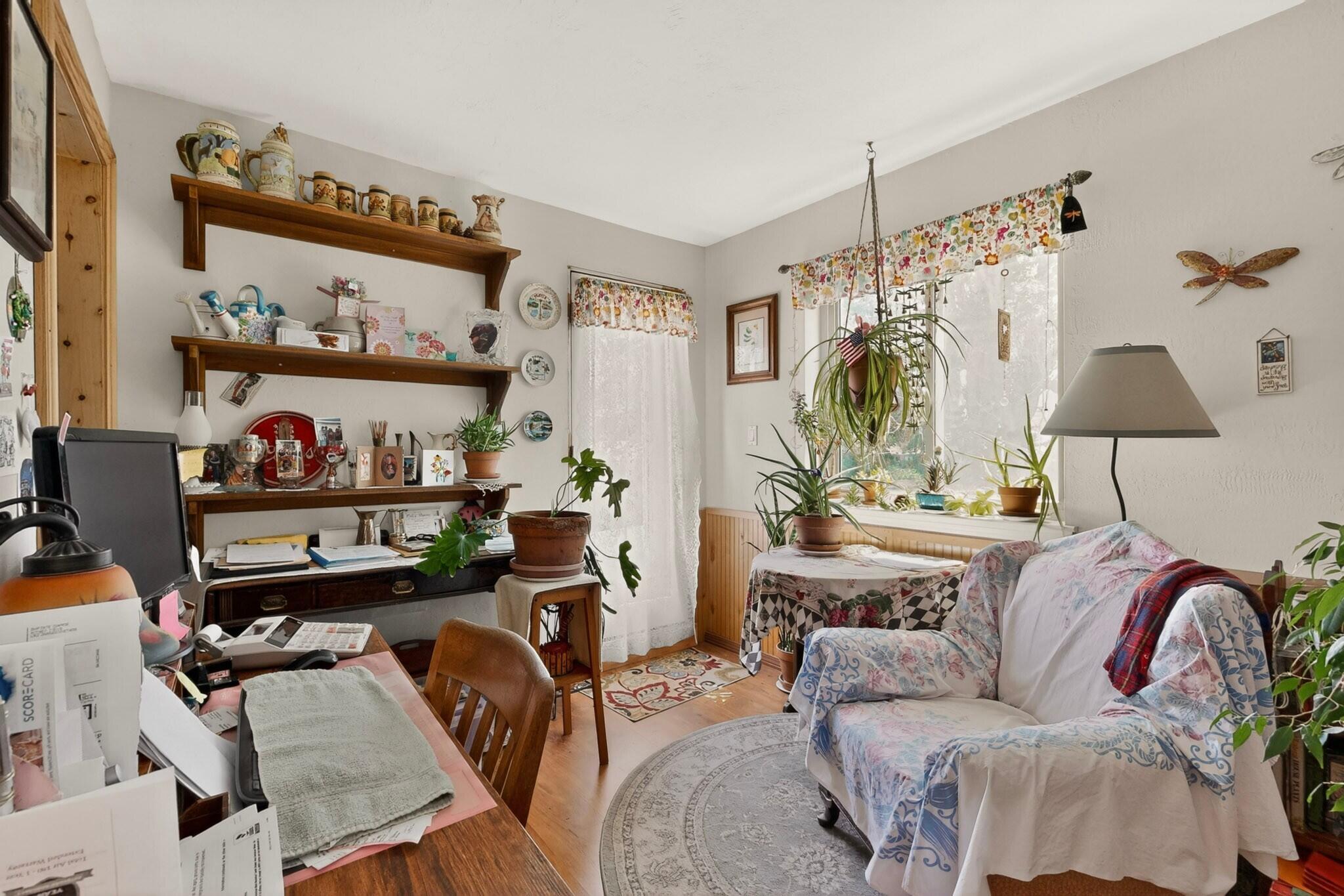 Photo 3 — 1648 Moon Street NE