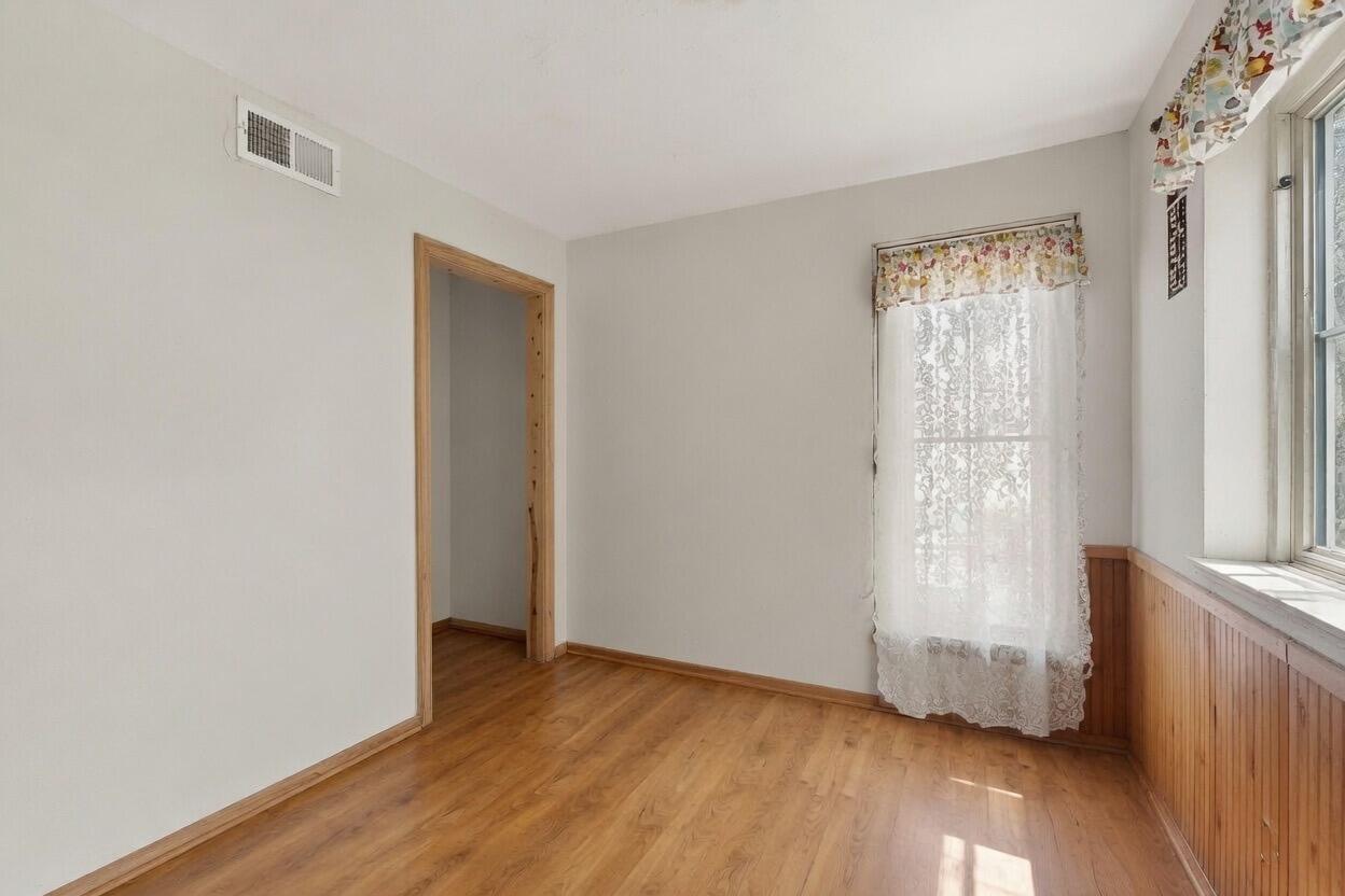 Photo 5 — 1648 Moon Street NE
