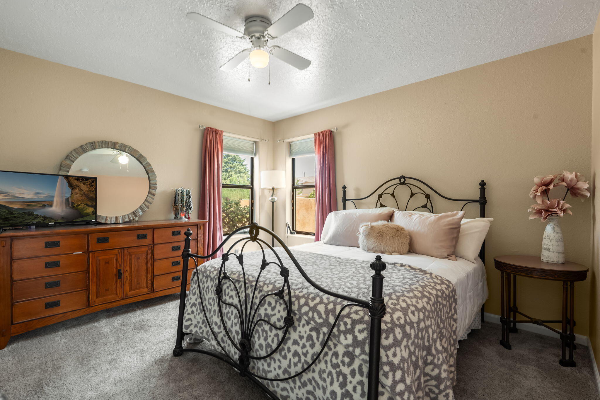 Photo 17 — 5900 Jones Place NW