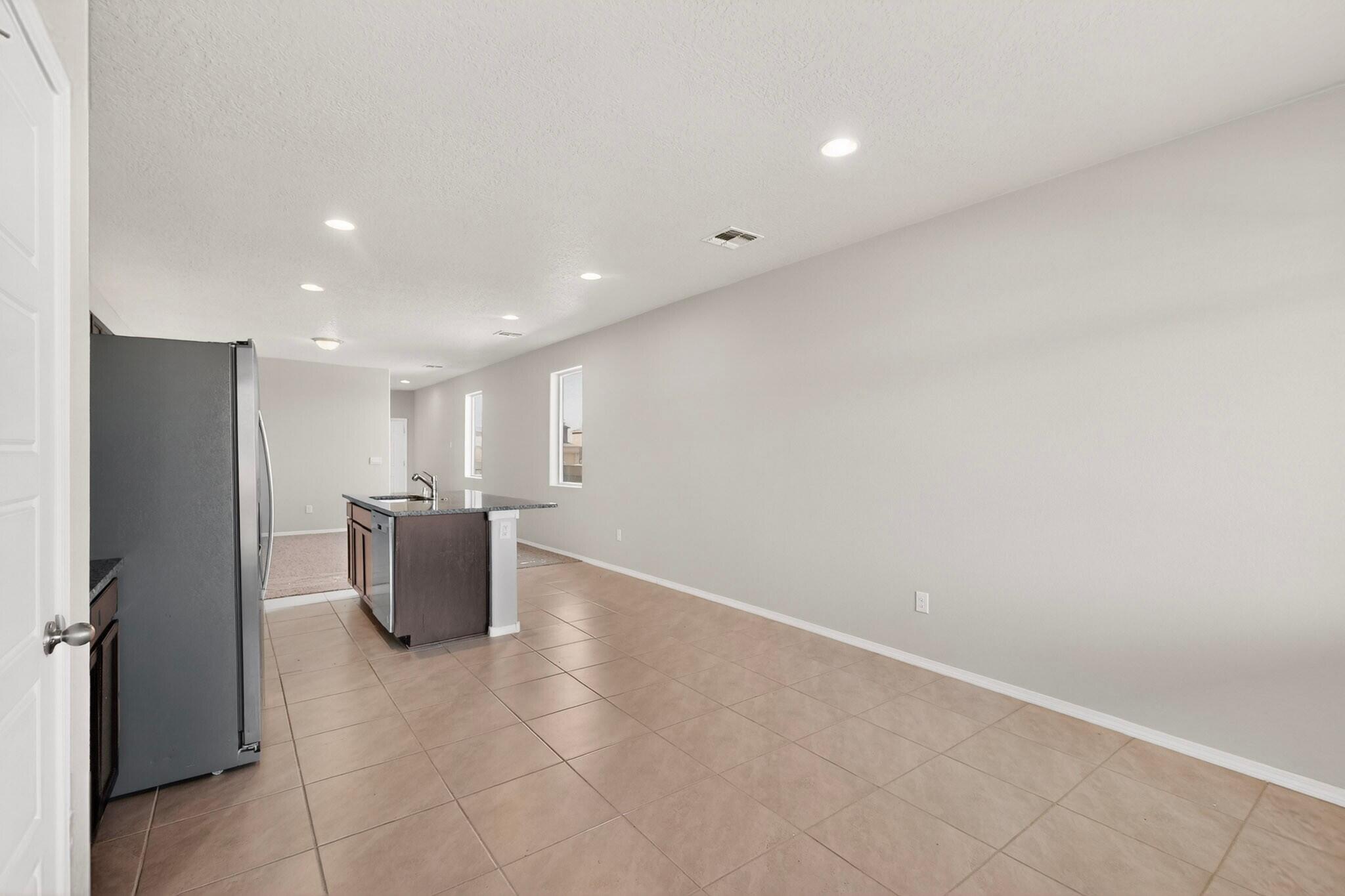 Photo 2 — 4875 Mount Salas Street NE