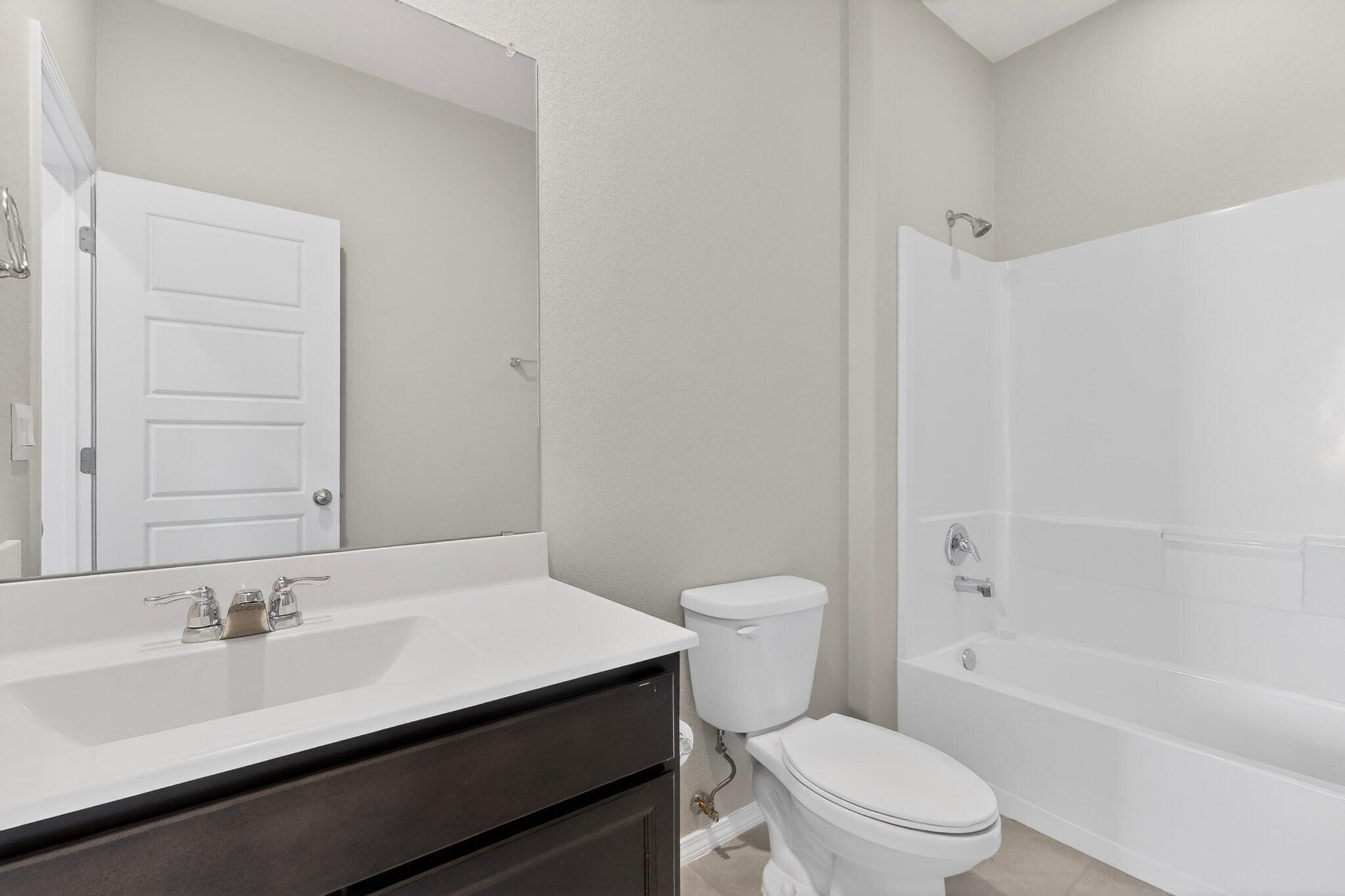 Photo 4 — 4875 Mount Salas Street NE
