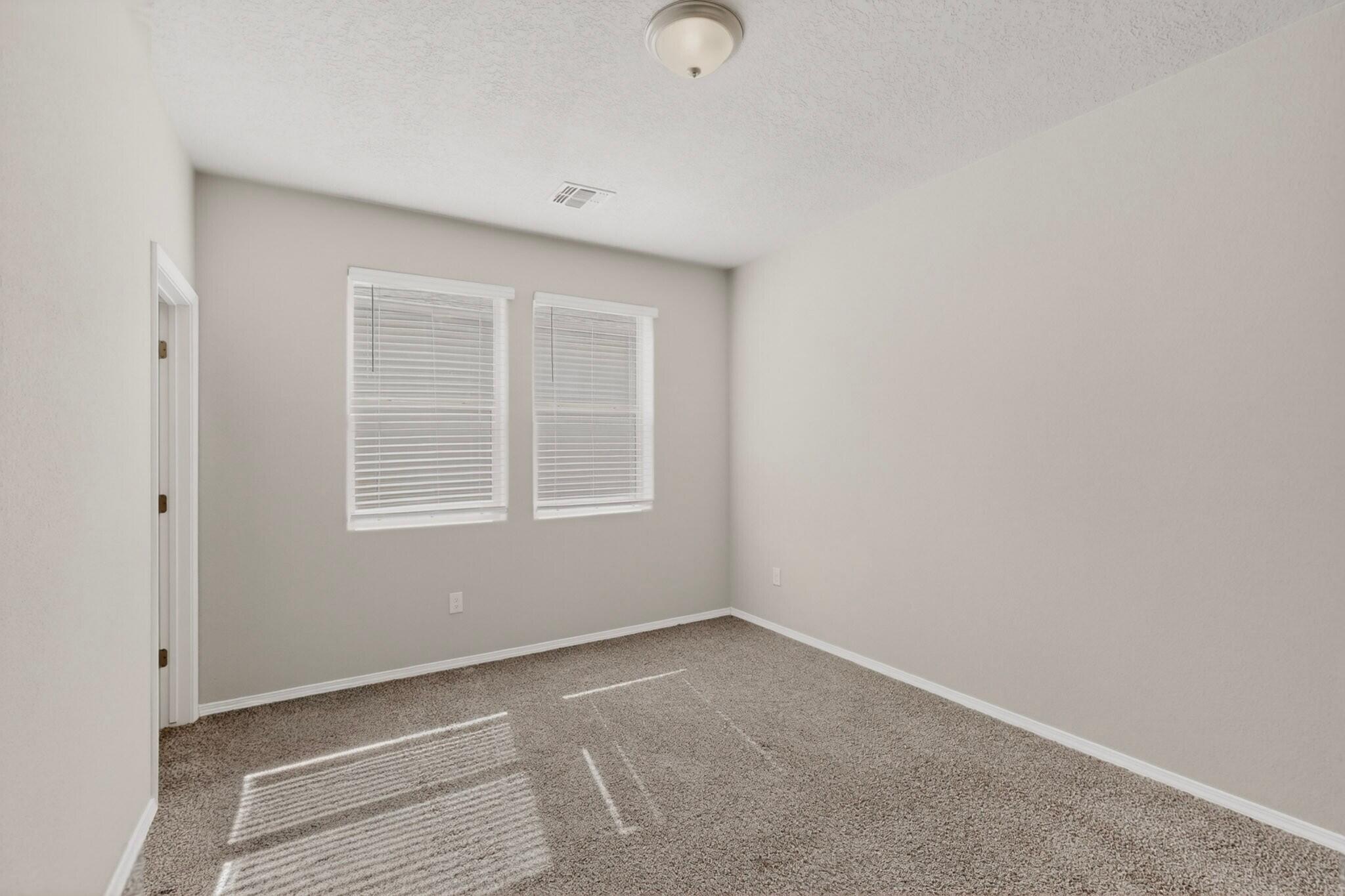 Photo 7 — 4875 Mount Salas Street NE