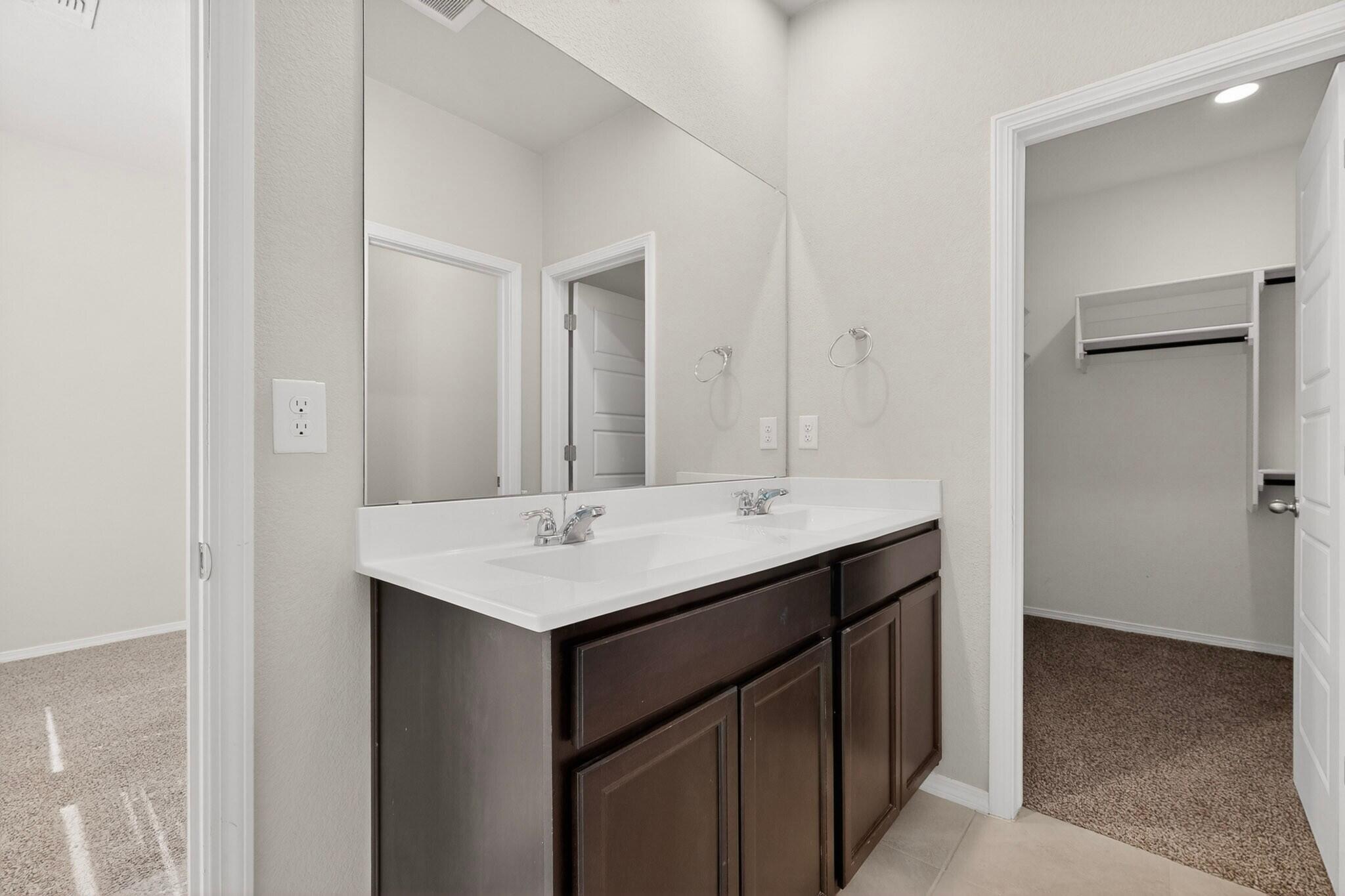 Photo 10 — 4875 Mount Salas Street NE