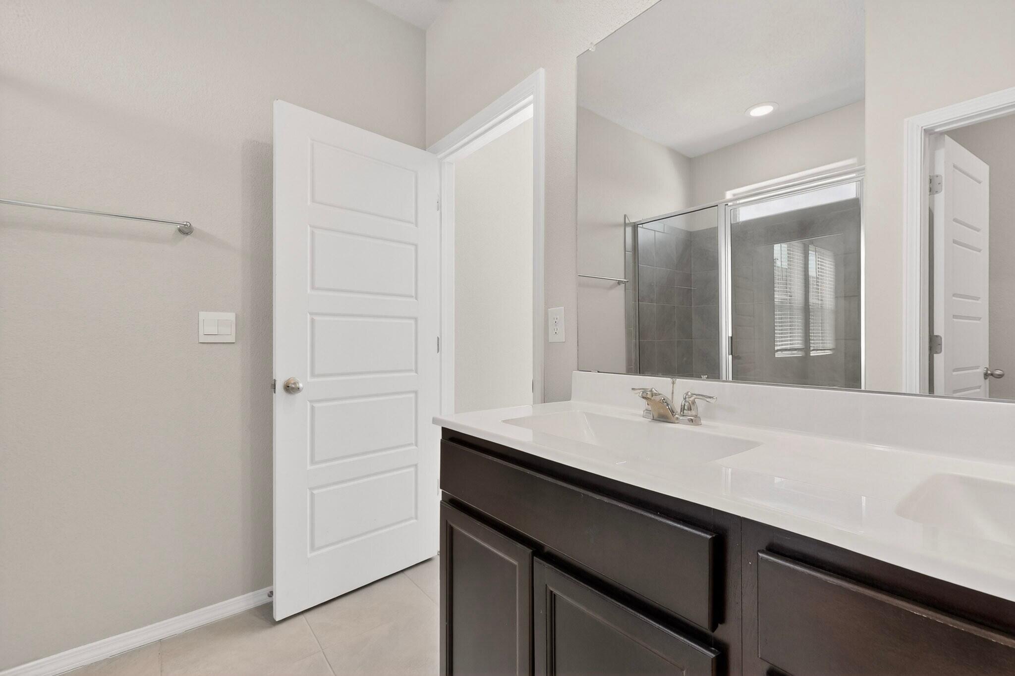 Photo 11 — 4875 Mount Salas Street NE
