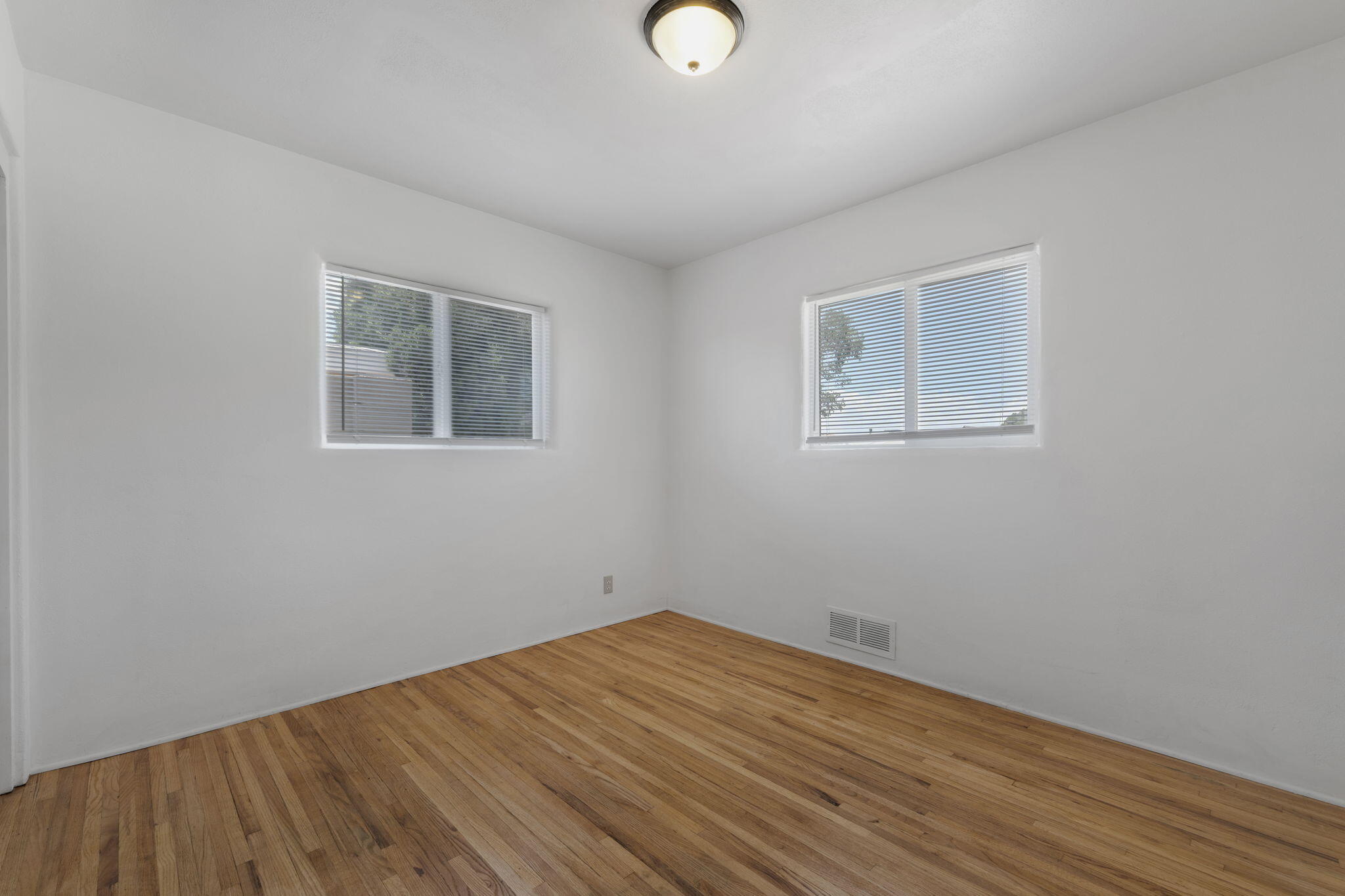 Photo 3 — 1704 Cornell Drive SE