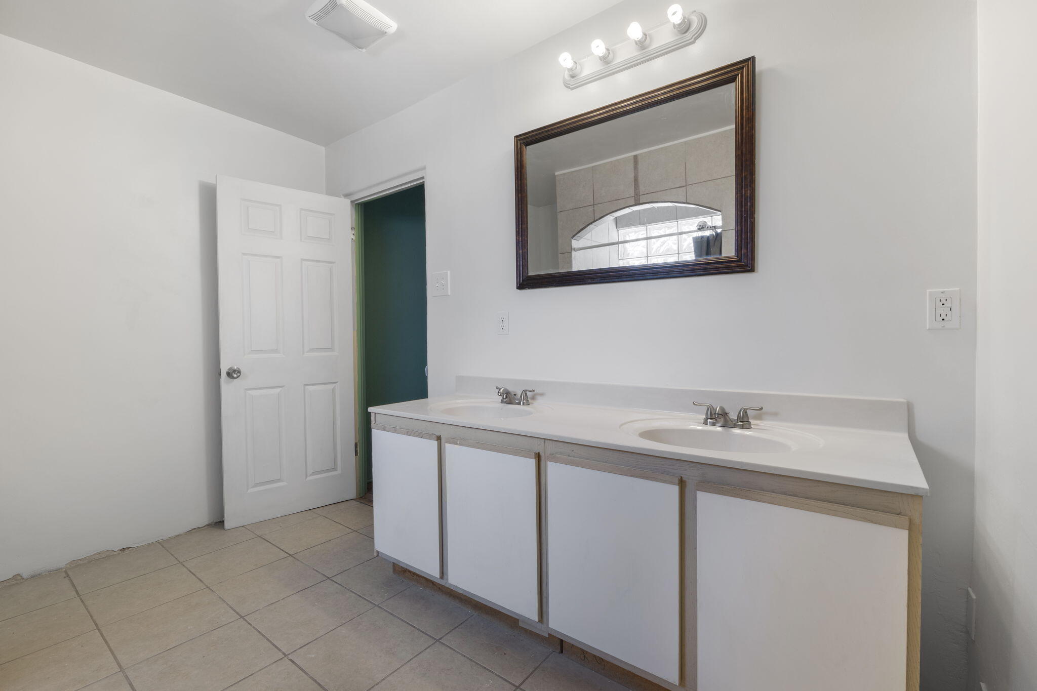 Photo 12 — 1704 Cornell Drive SE