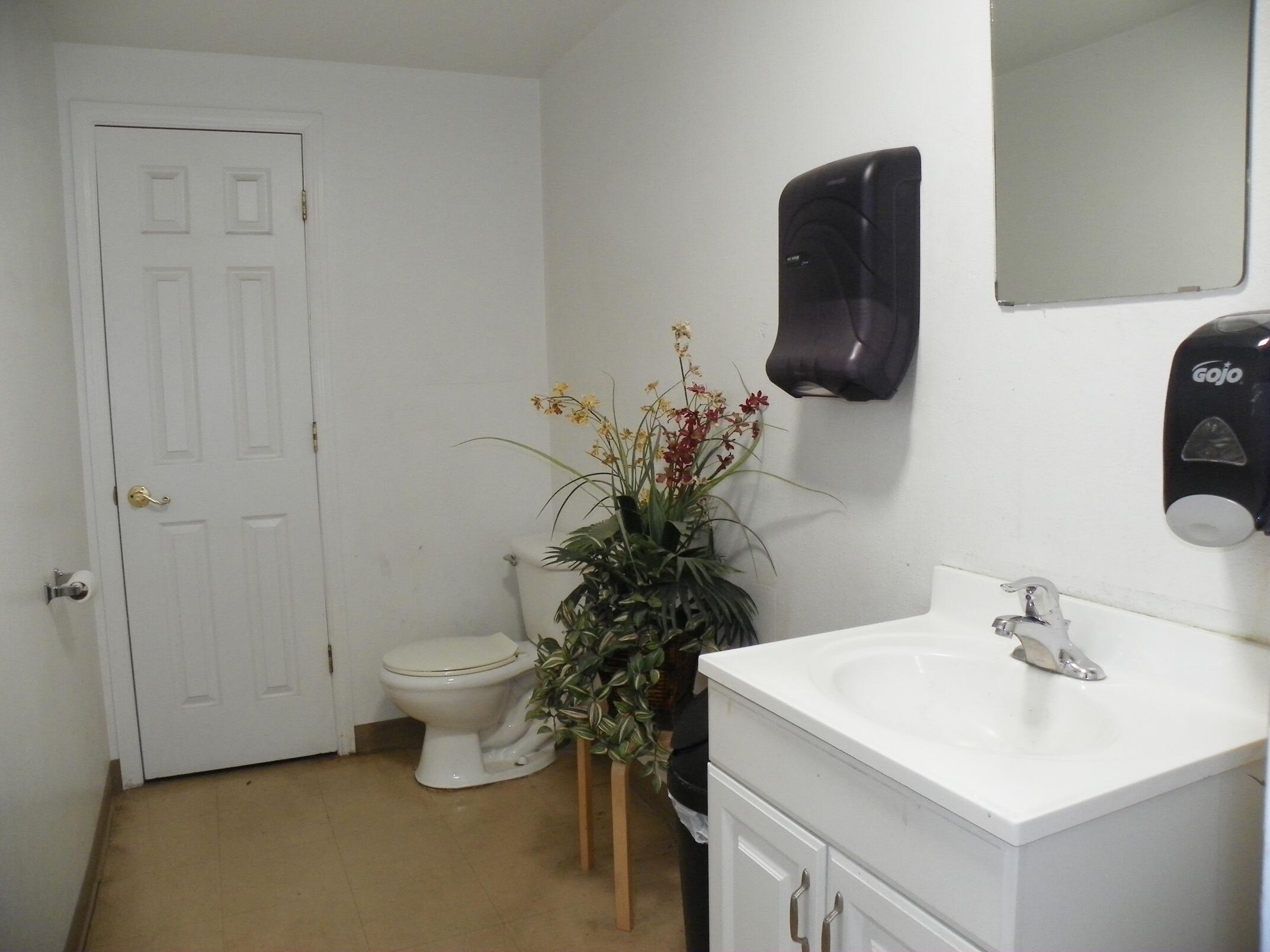Photo 4 — 8904 Washington Street NE
