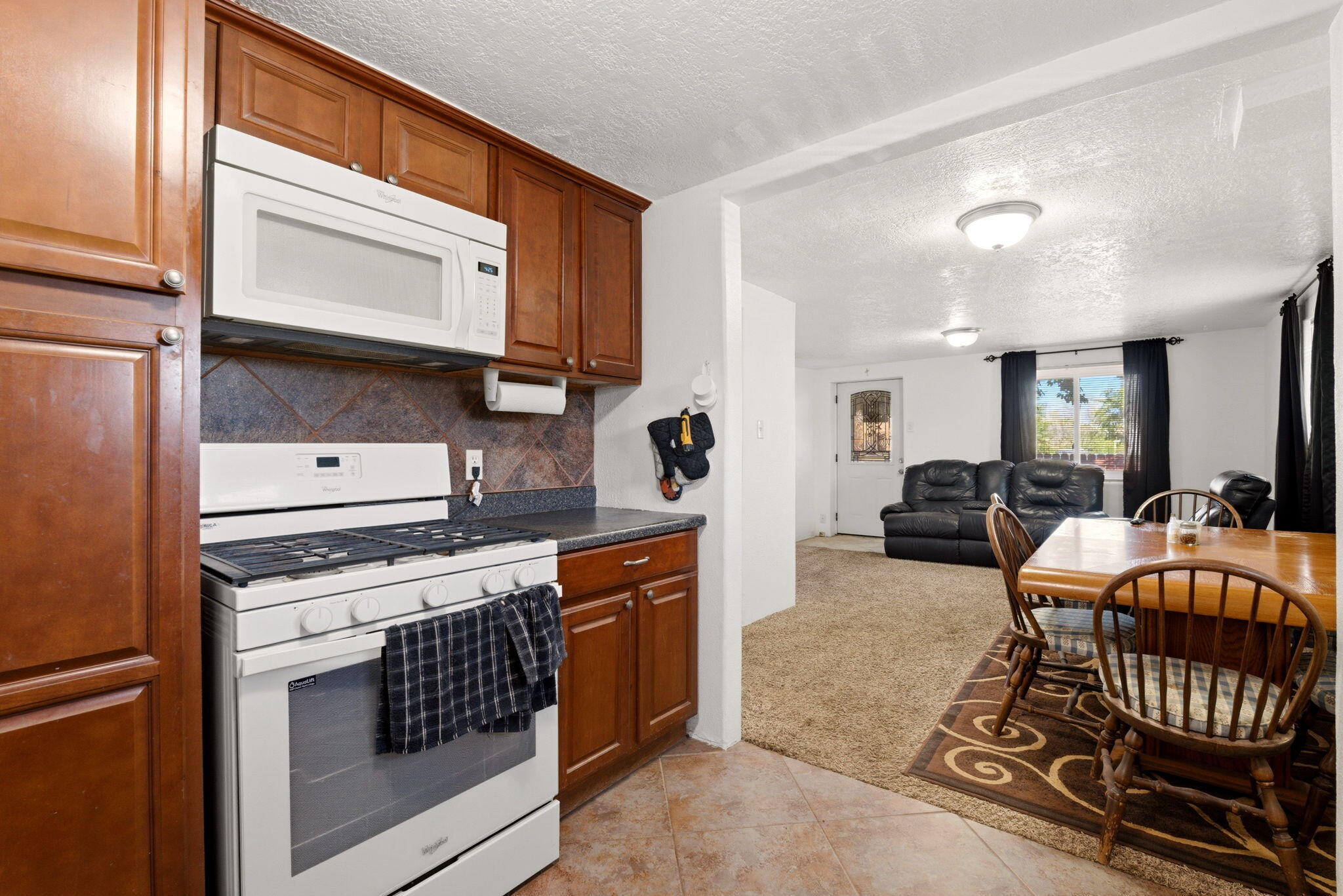 Photo 10 — 4411 Carlton Street NW