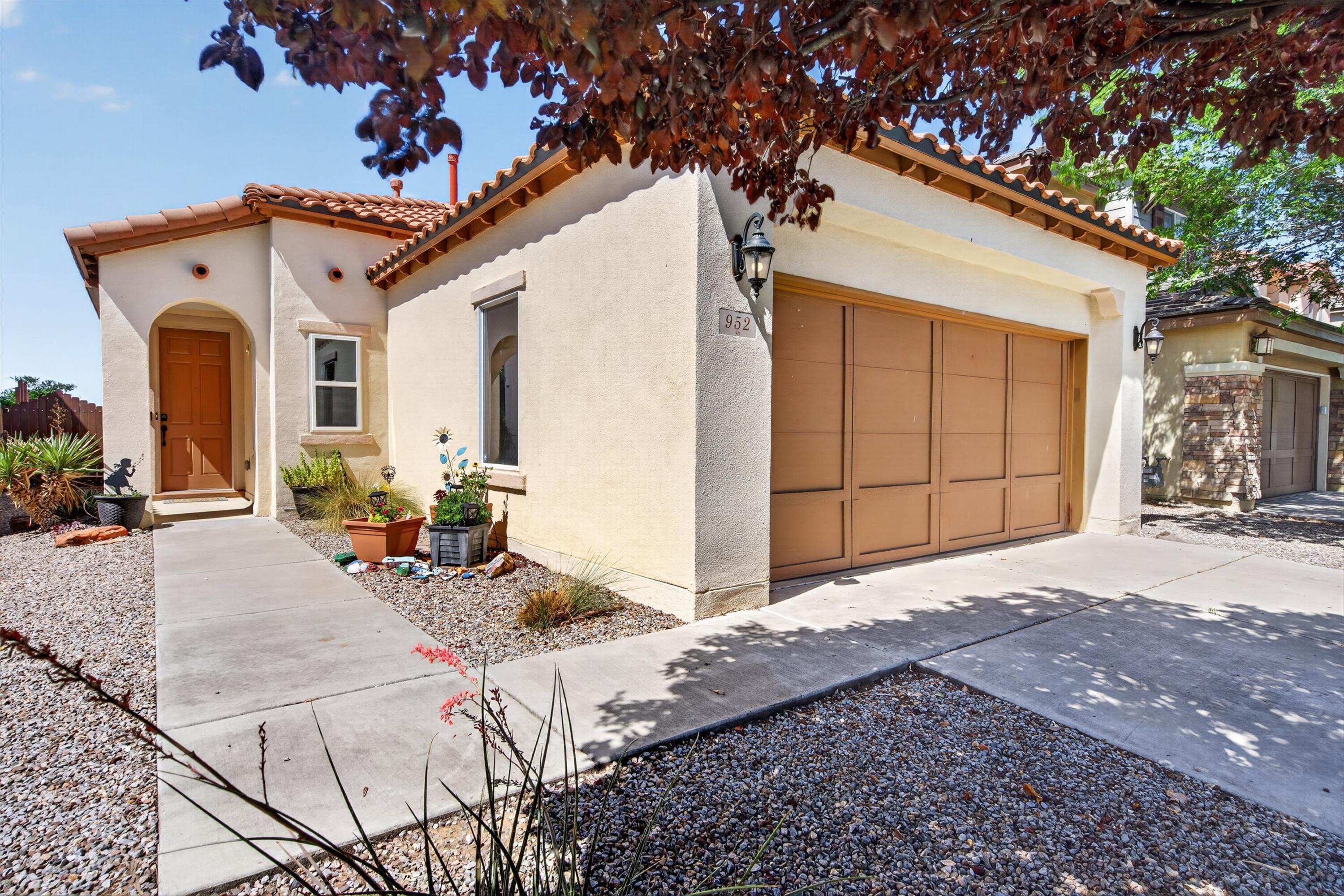 952 Waterfall Drive NE