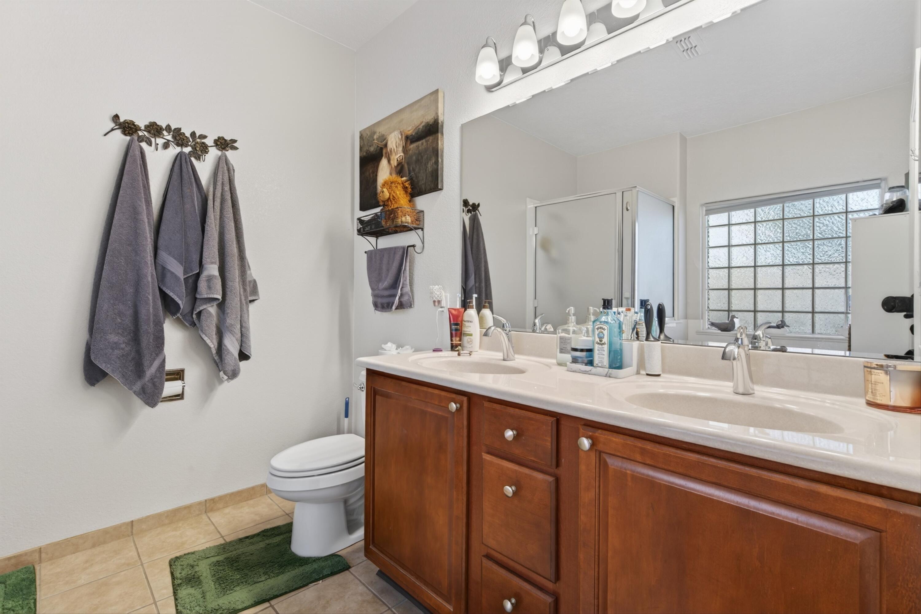 Photo 14 — 952 Waterfall Drive NE