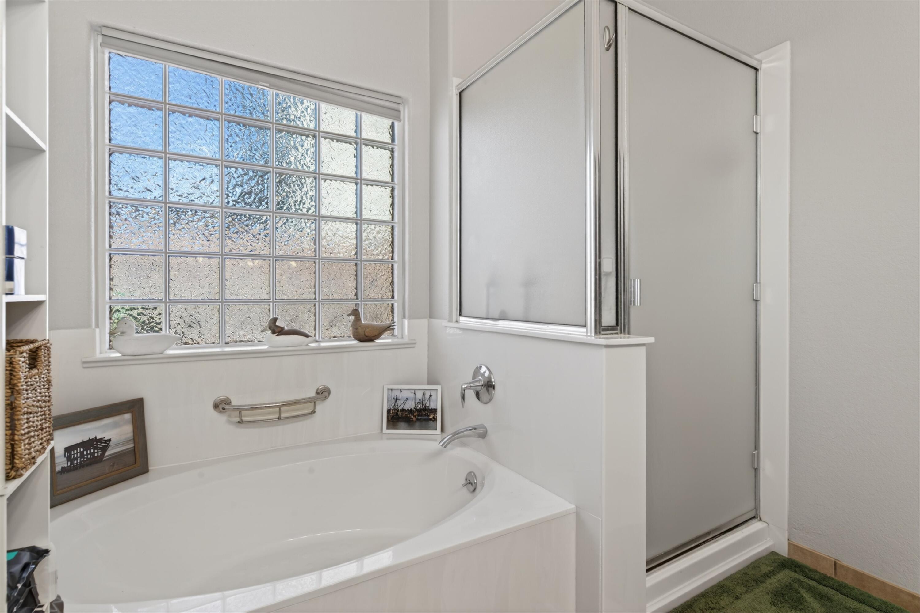 Photo 13 — 952 Waterfall Drive NE