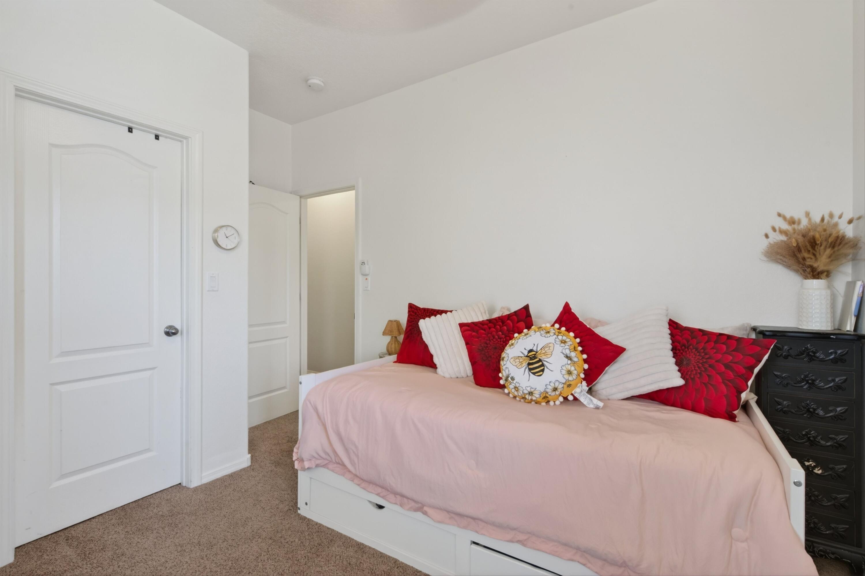 Photo 12 — 952 Waterfall Drive NE