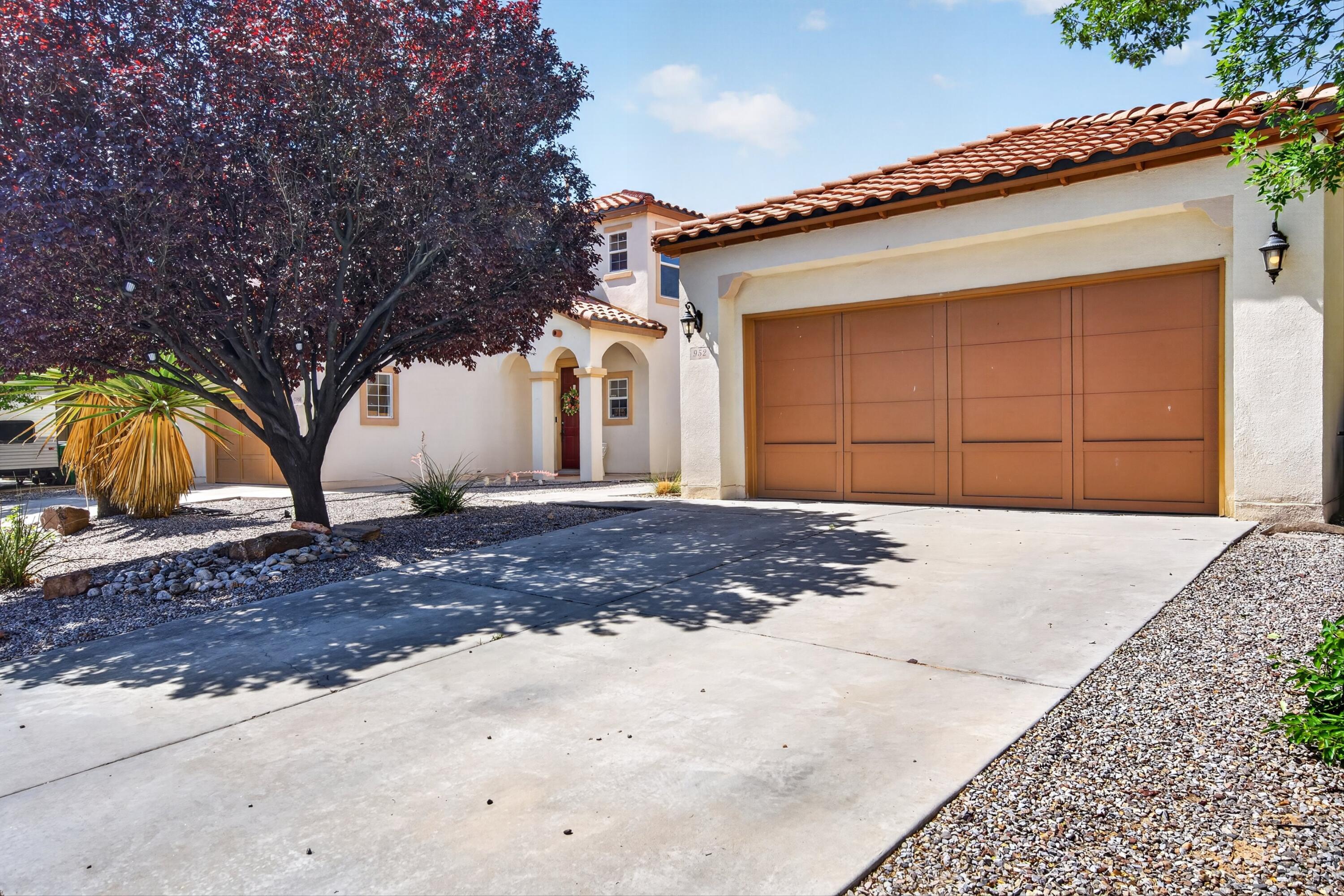 Photo 4 — 952 Waterfall Drive NE