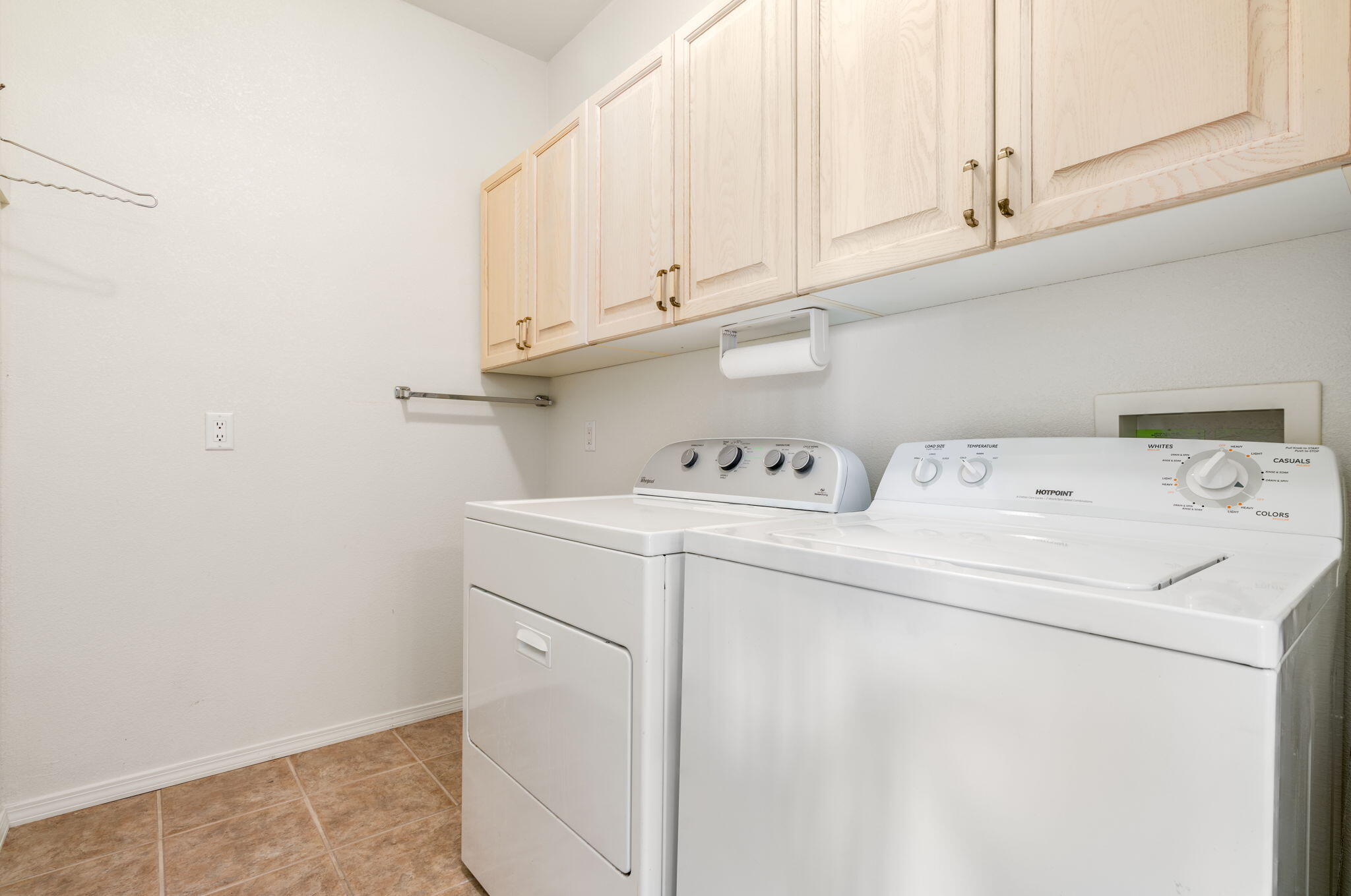 Photo 4 — 6432 Monahiti Place NE