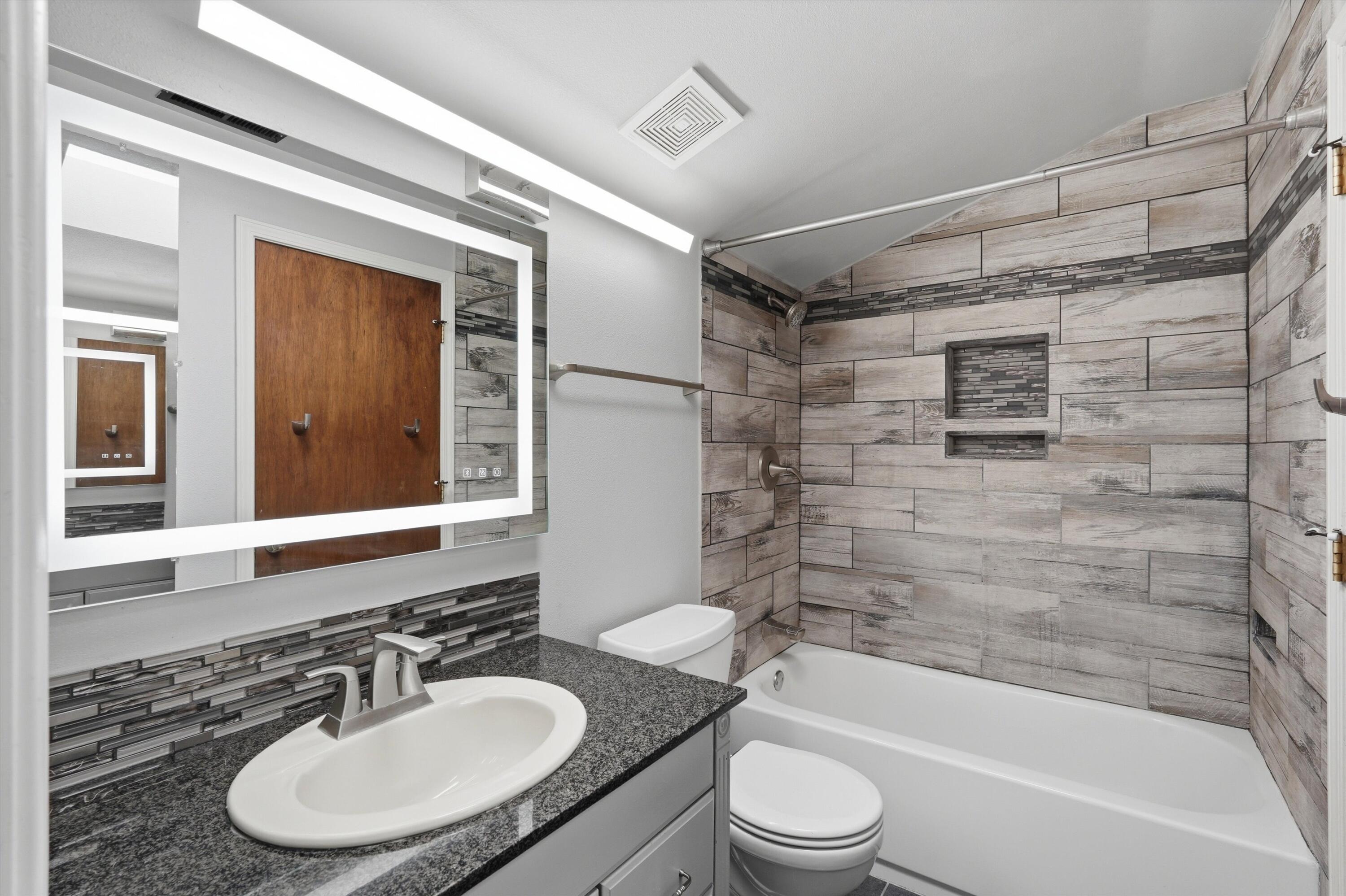 Photo 19 — 2404 Sandler Drive NE