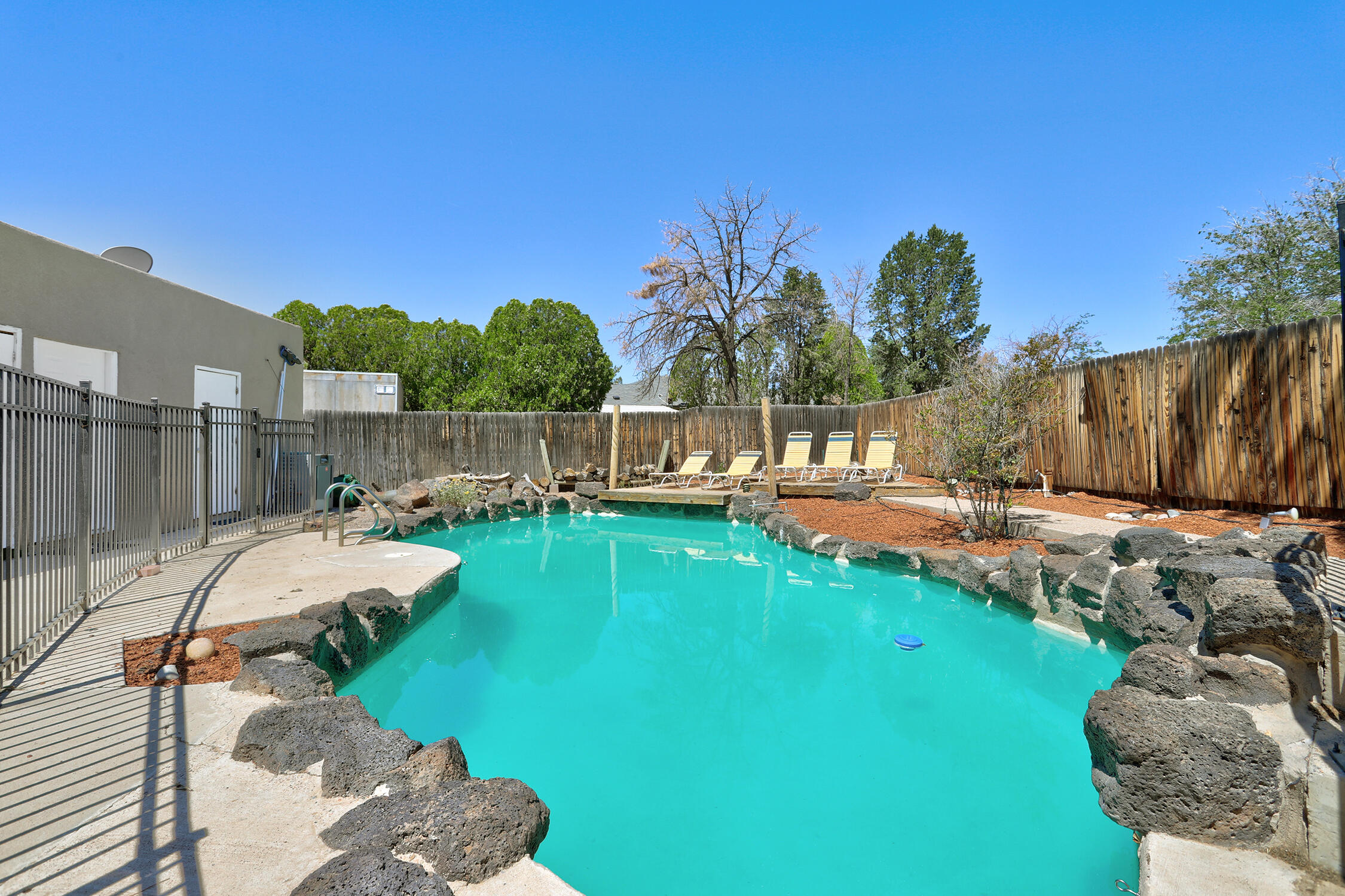 Photo 8 — 911 Palmas Altas Drive SE