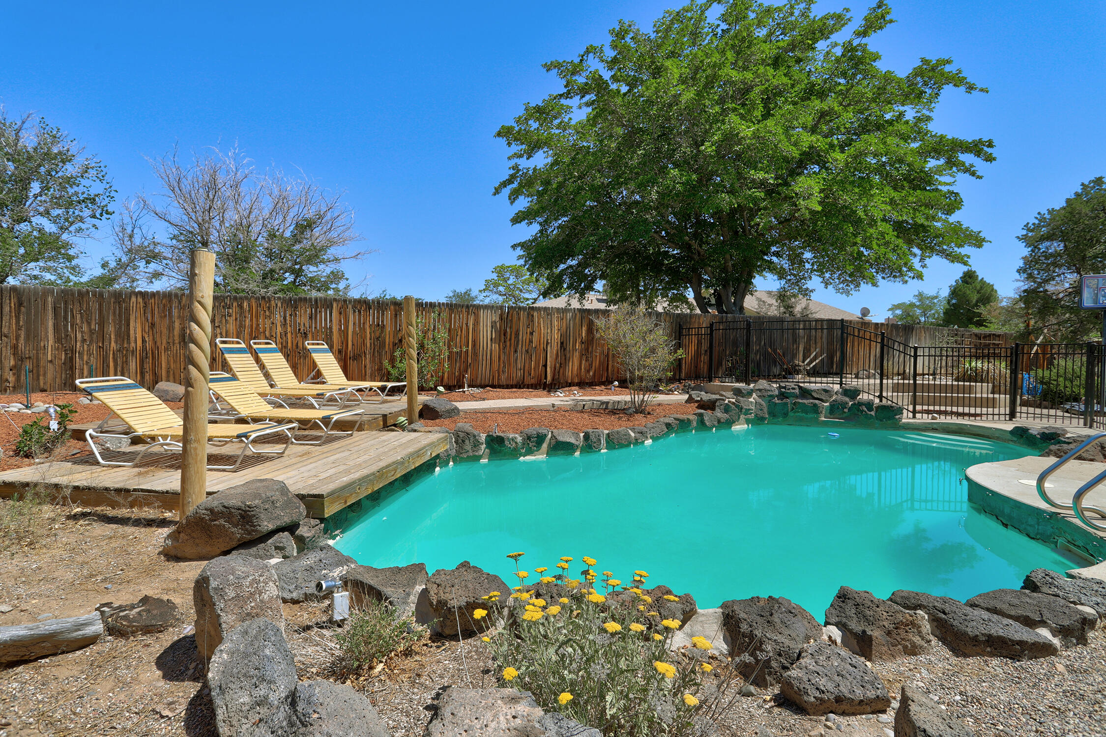 Photo 9 — 911 Palmas Altas Drive SE